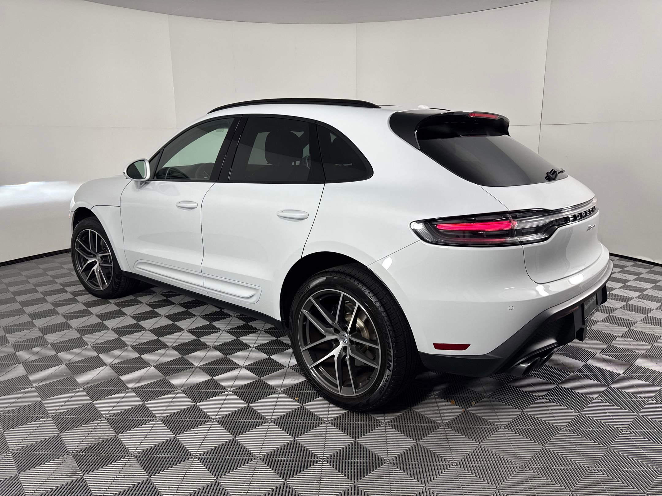 2025 Porsche Macan T photo 3