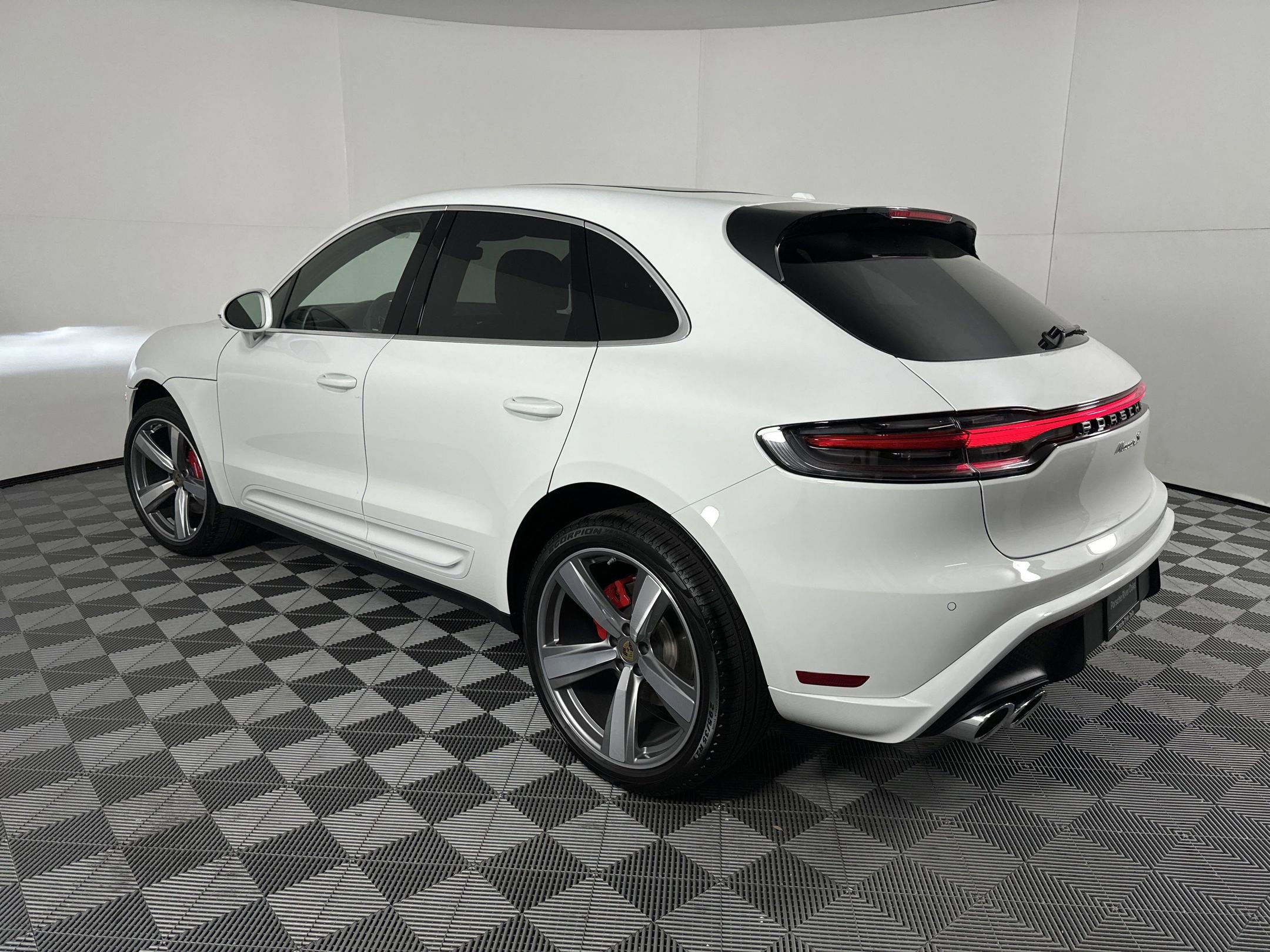 2025 Porsche Macan S photo 3