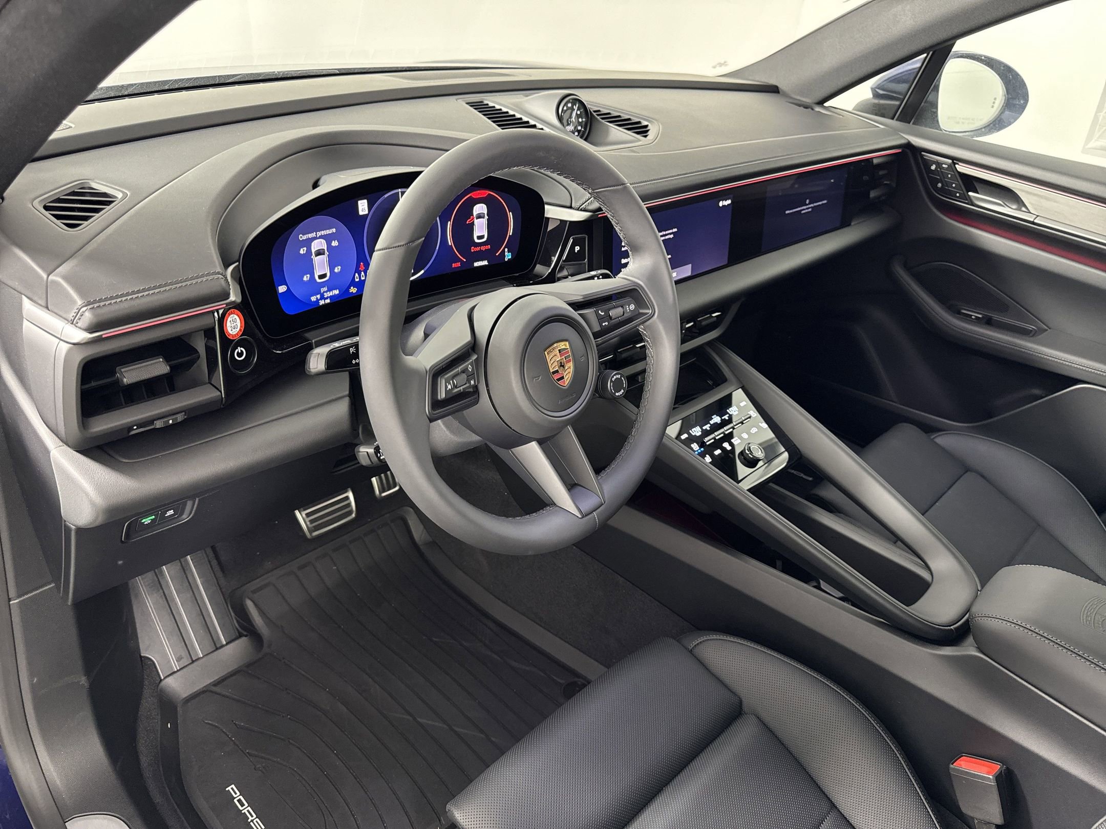 2025 Porsche Macan Electric photo 4
