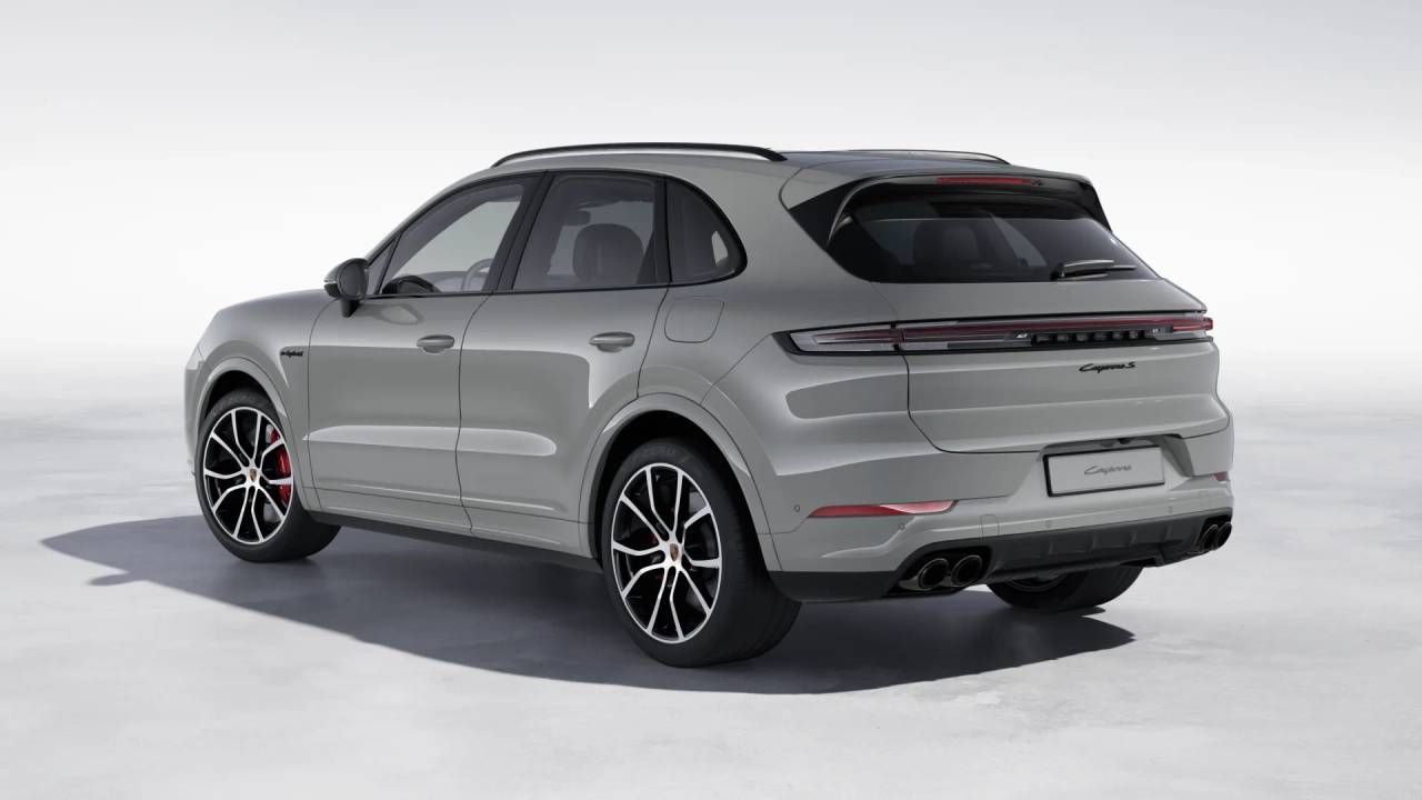 2026 Porsche Cayenne E-Hybrid S photo 3