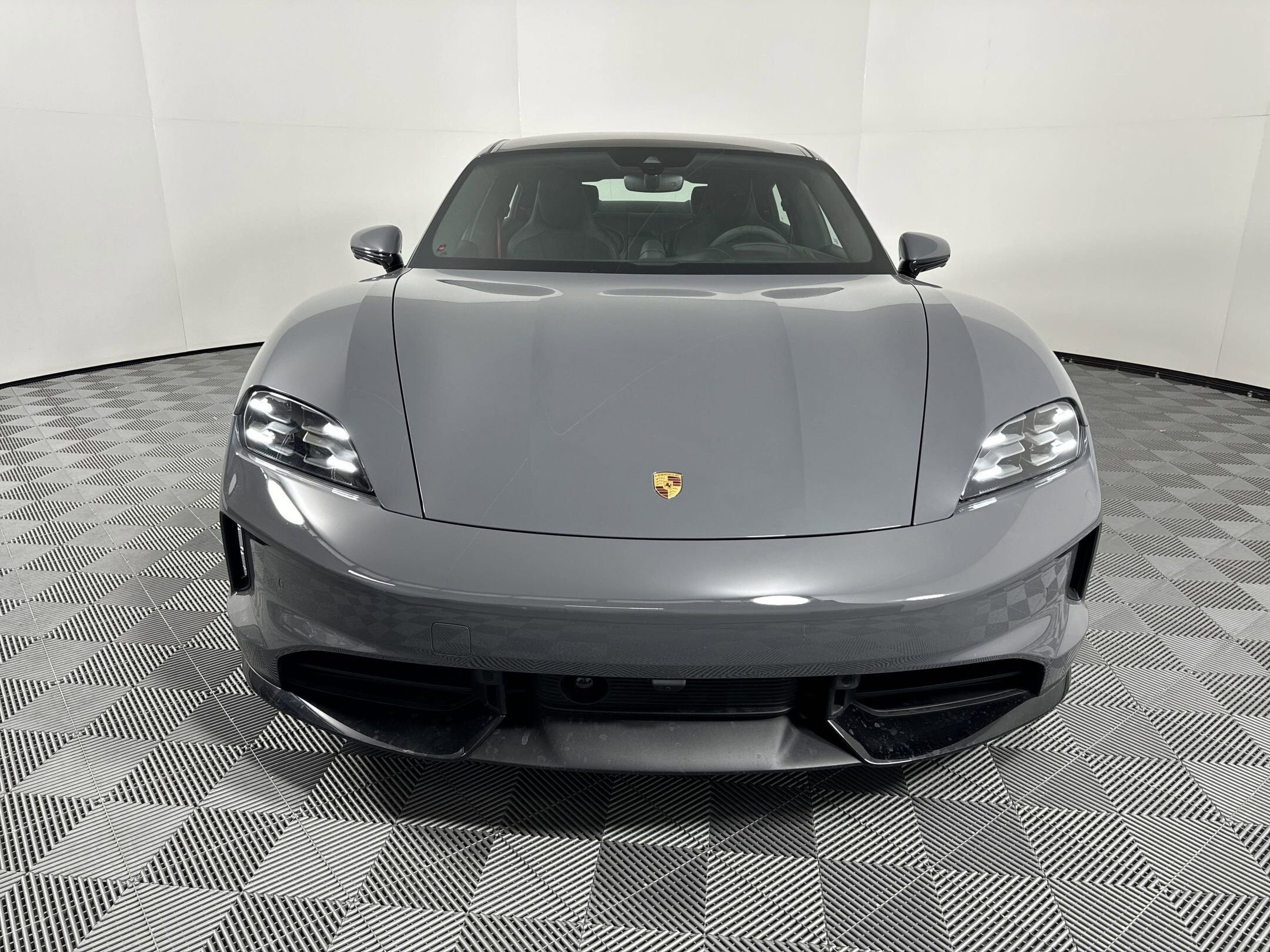 2025 Porsche Taycan GTS - Photo 6