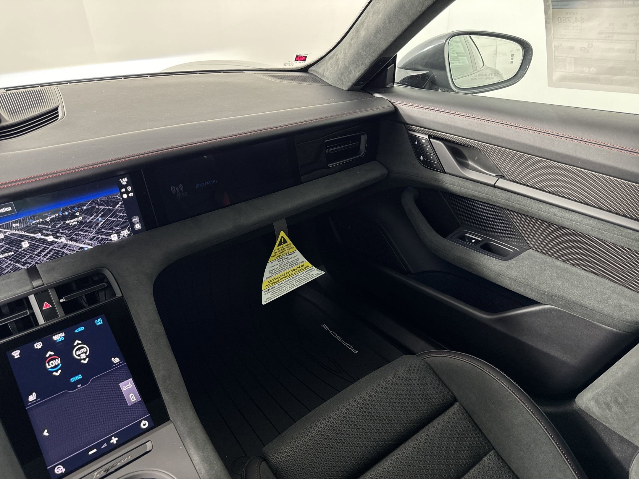 2025 Porsche Taycan GTS - Photo 28