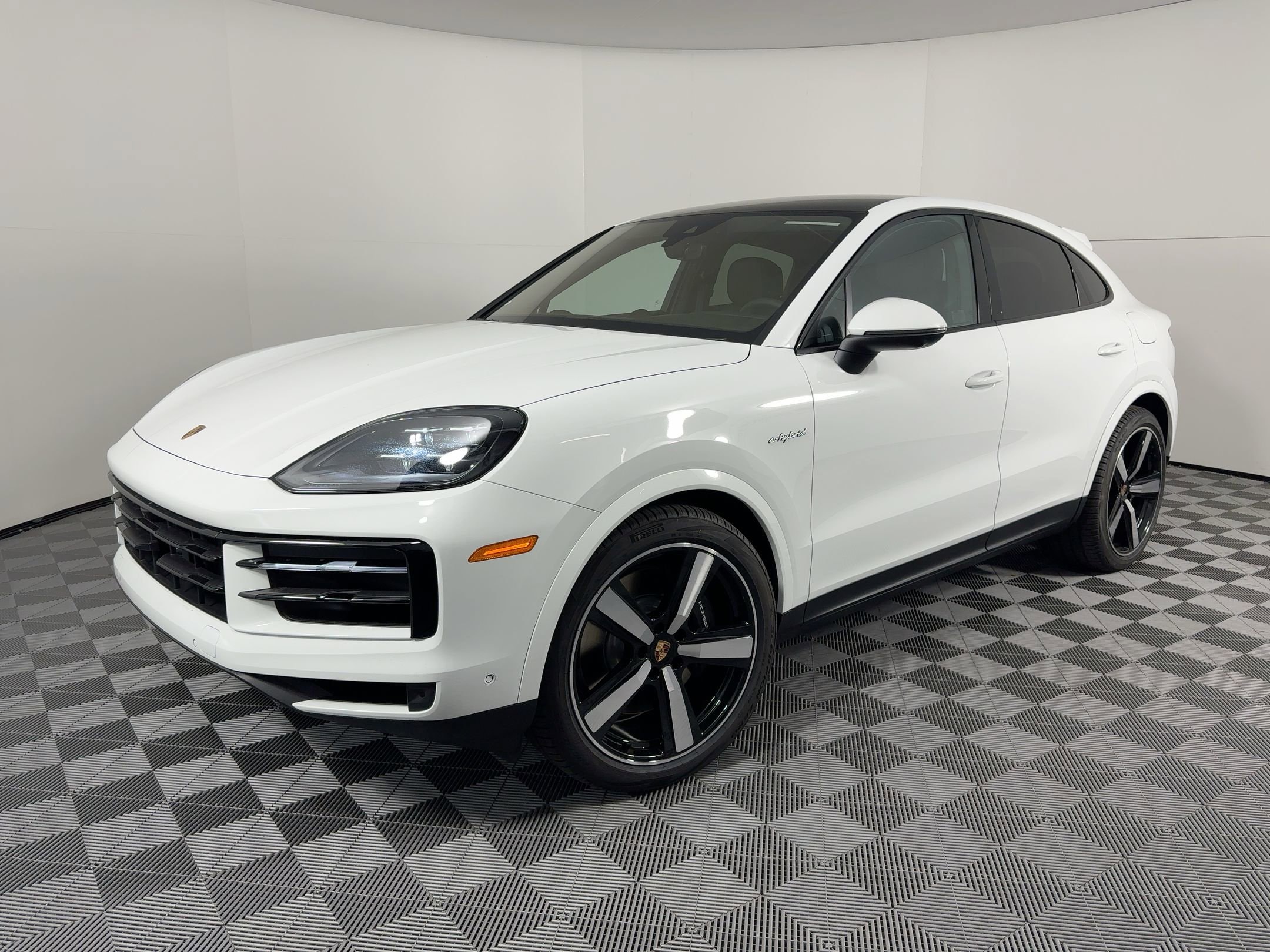 2026 Porsche Cayenne Coup E-Hybrid's photo