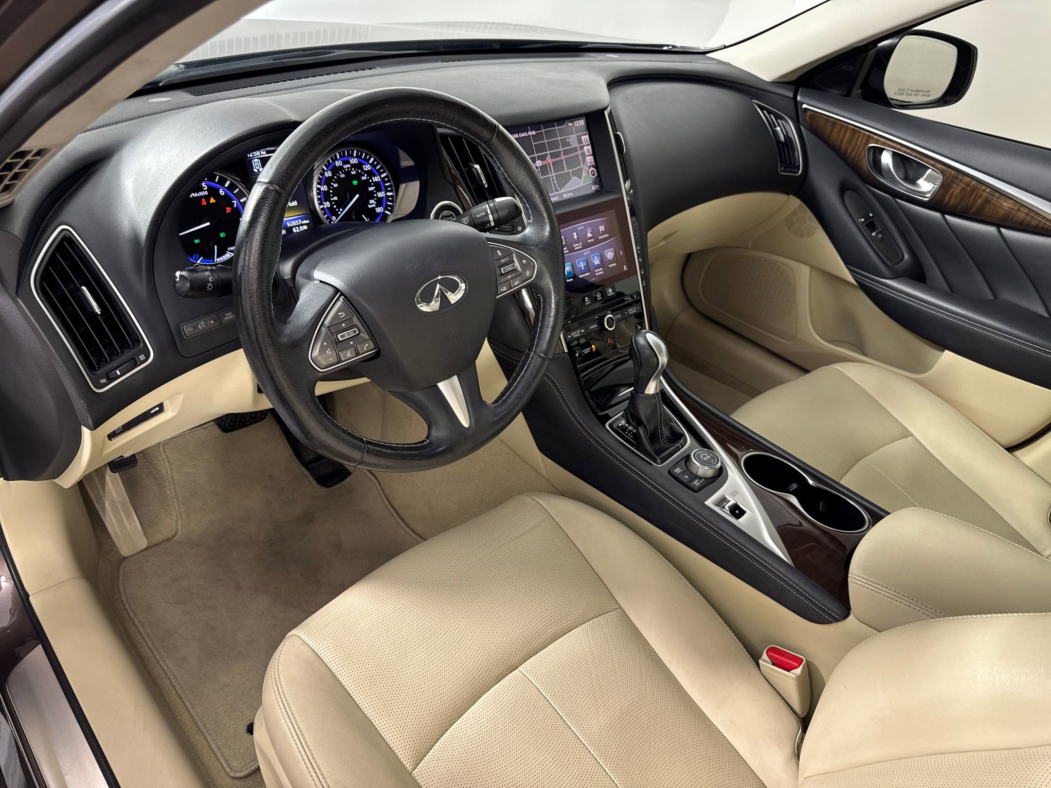 2016 Infiniti Q50 Hybrid photo 4