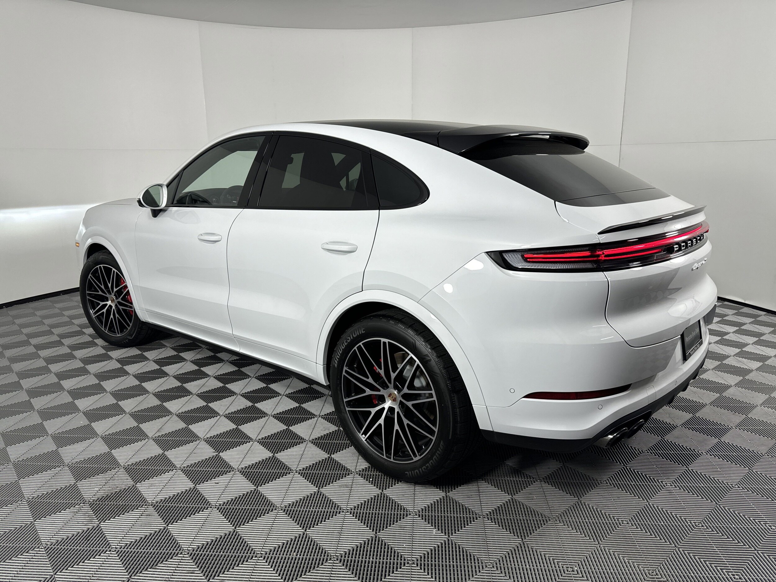2025 Porsche Cayenne Coupe S photo 3