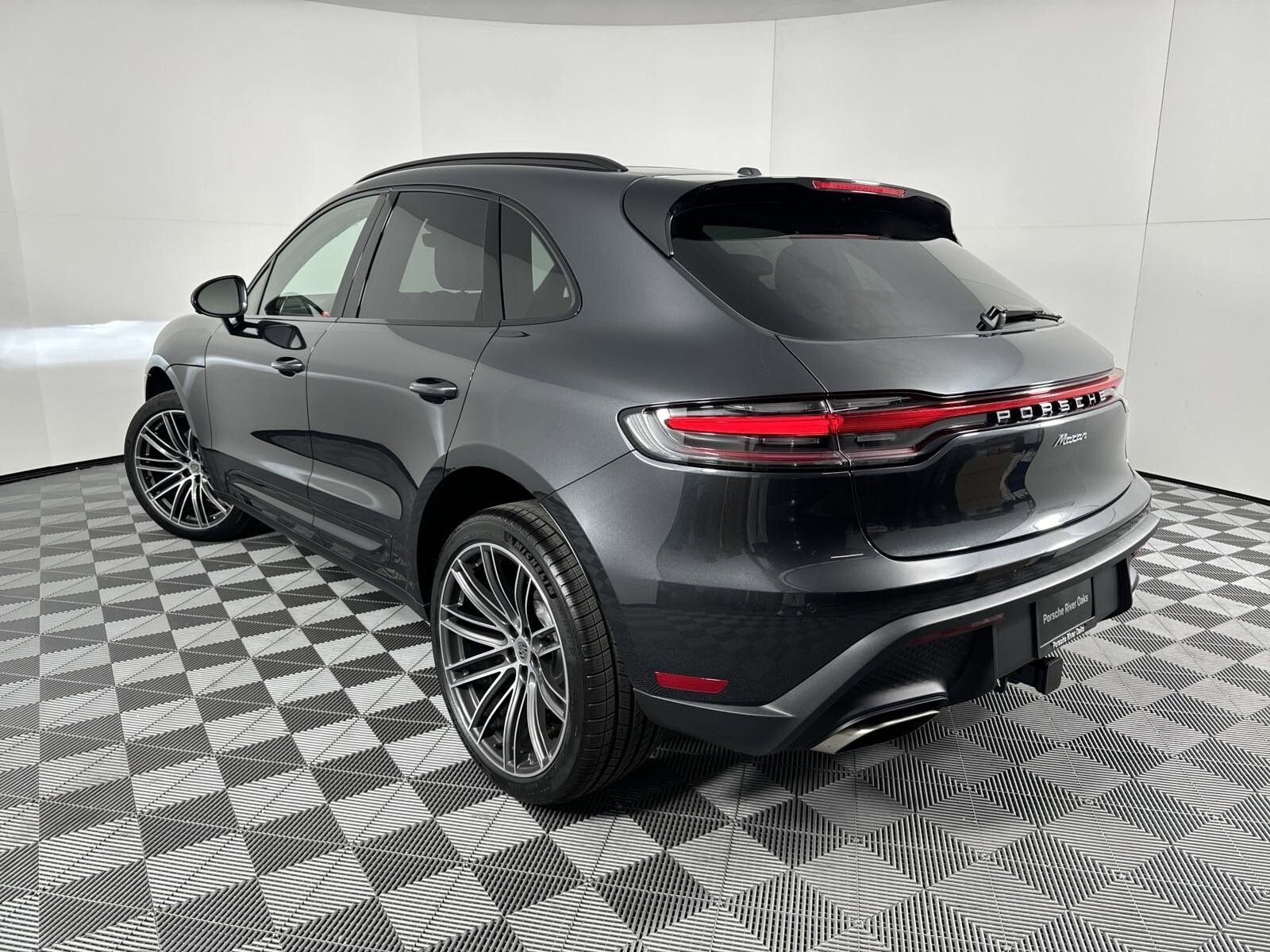 2025 Porsche Macan T photo 3