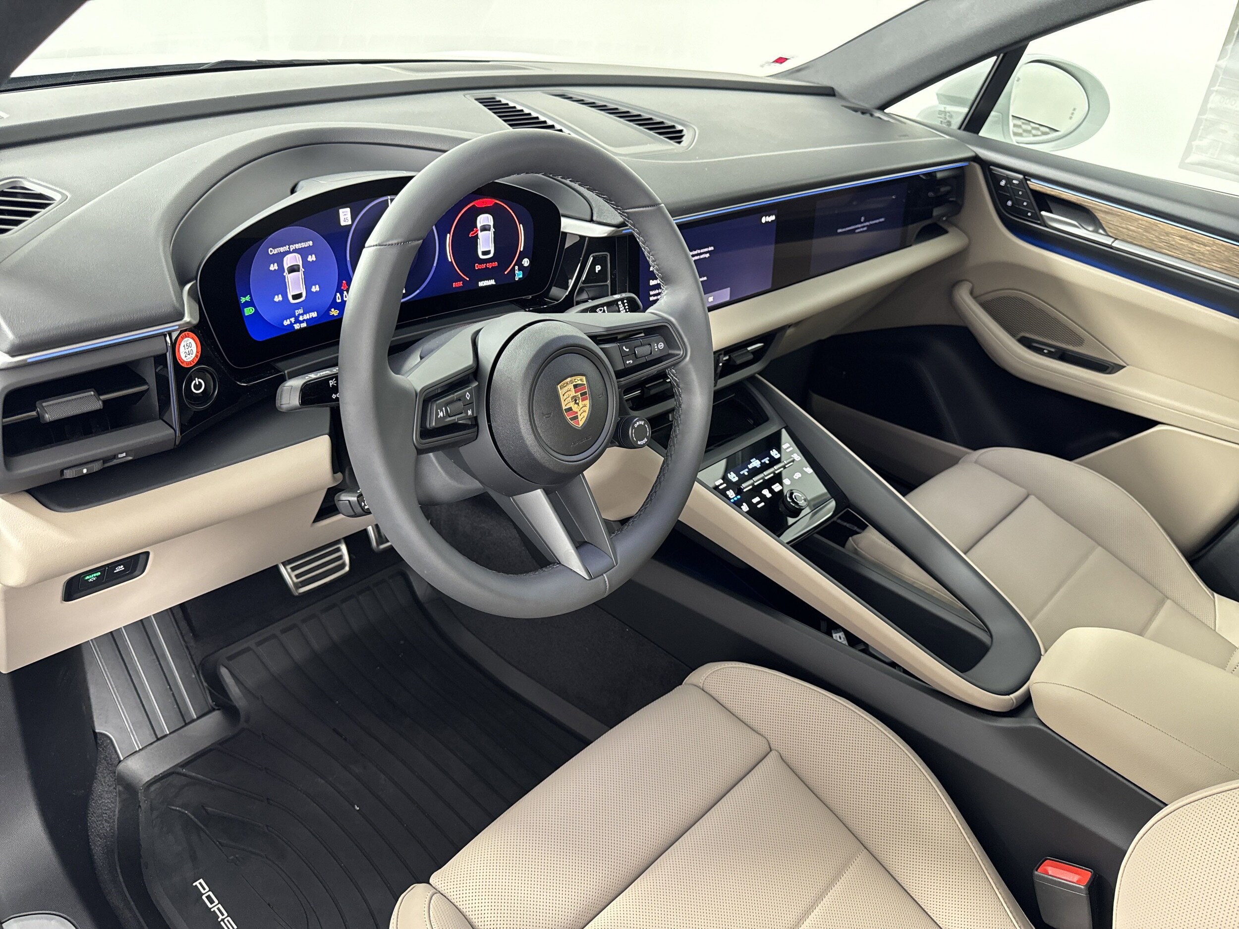 2025 Porsche Macan Electric photo 4