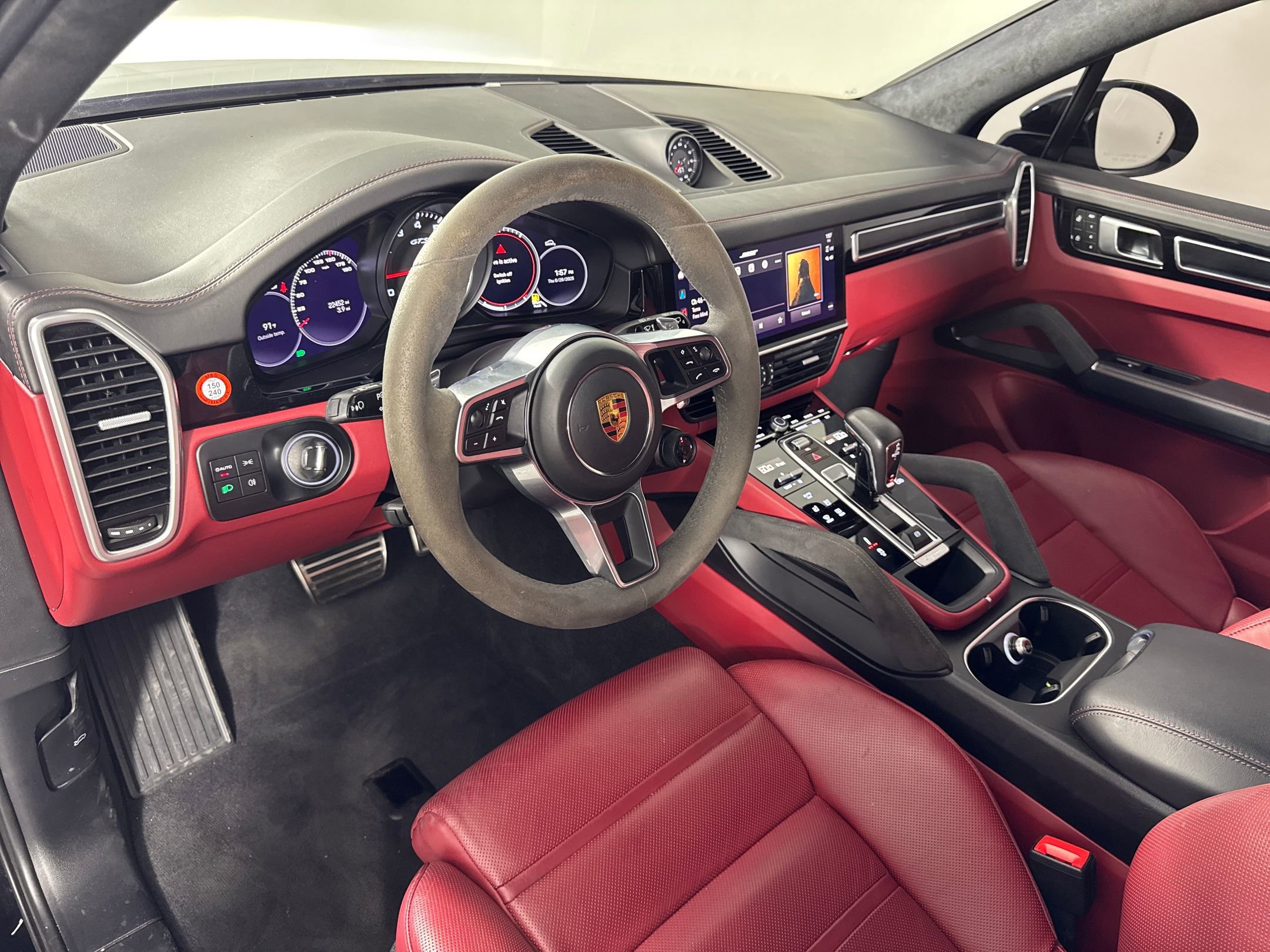 2023 Porsche Cayenne GTS photo 3