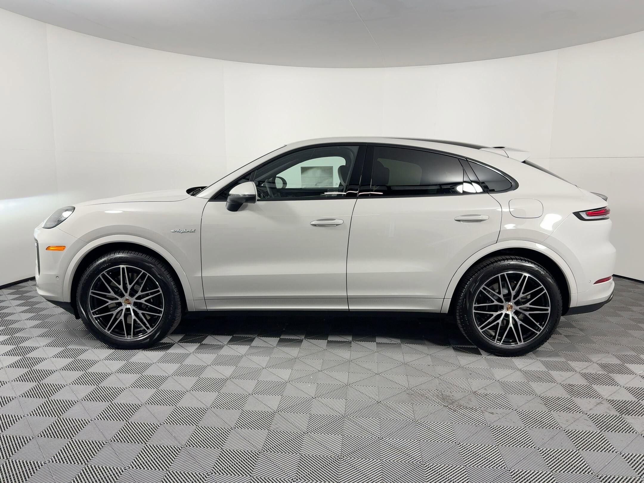 2026 Porsche Cayenne E-Hybrid Coupe photo 2
