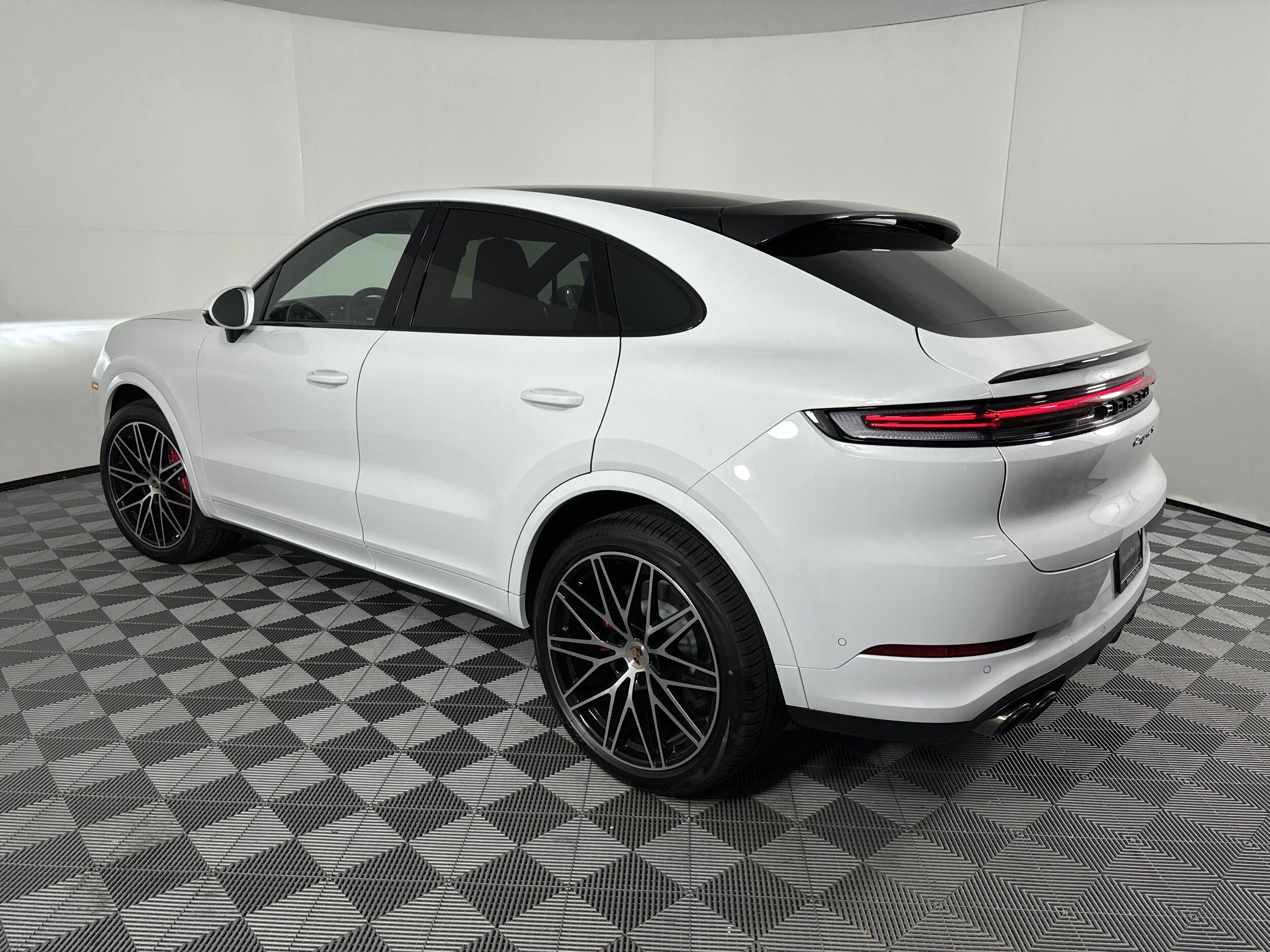 2025 Porsche Cayenne Coupe S photo 3