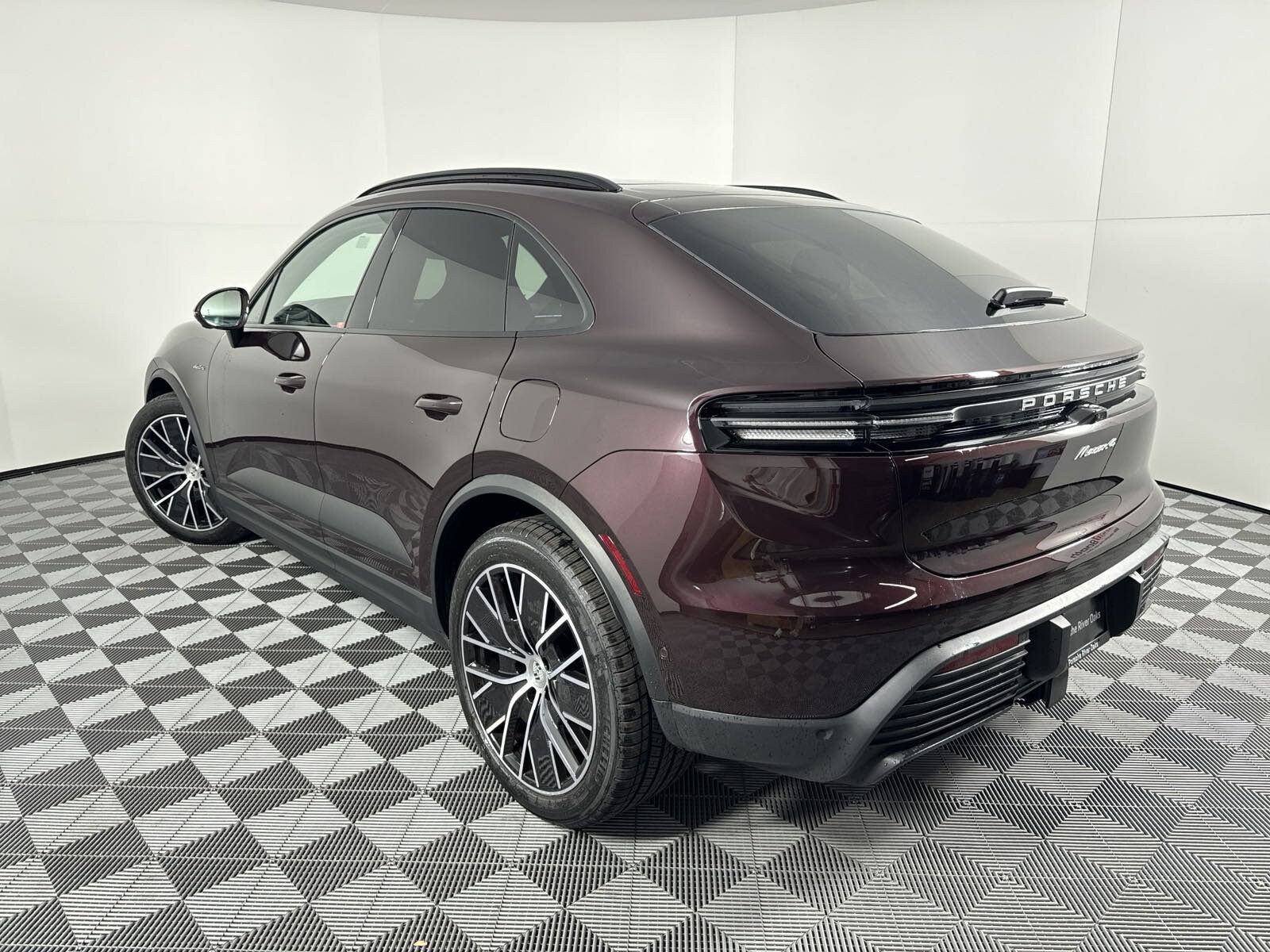 2024 Porsche Macan Electric 4 photo 3