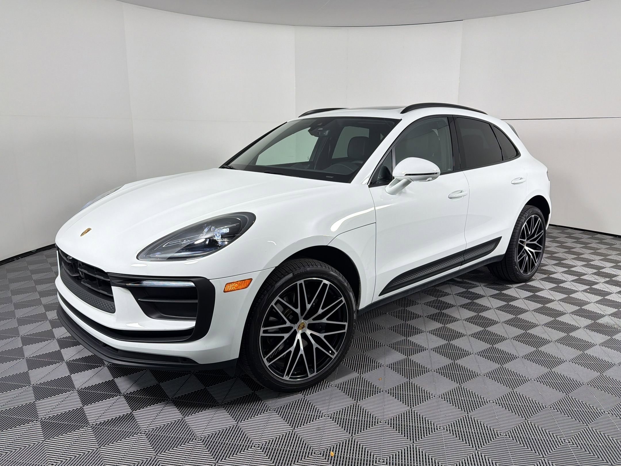 2026 Porsche Macan's photo