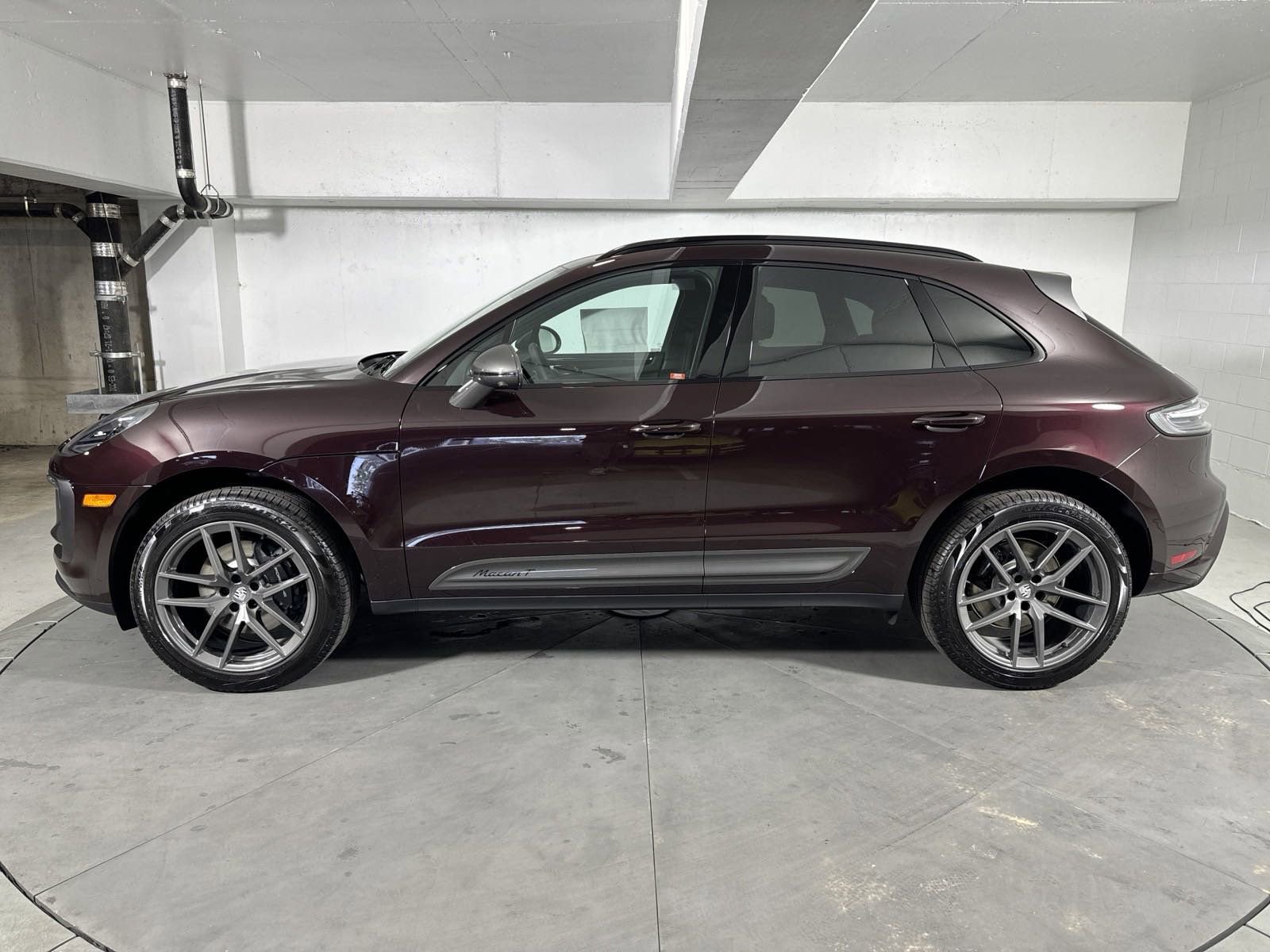 2025 Porsche Macan T photo 2