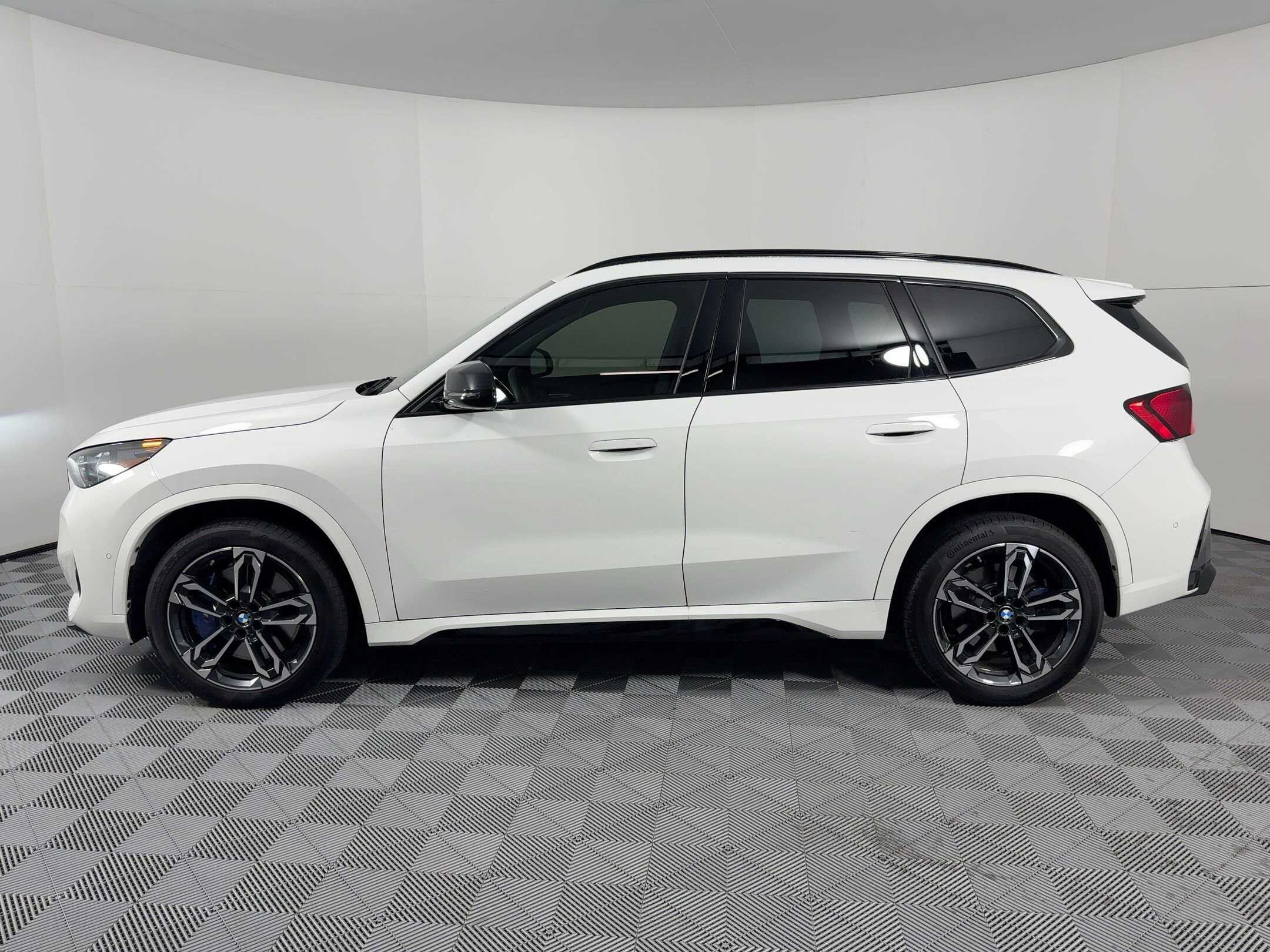 2024 Bmw X1 M35i photo 2