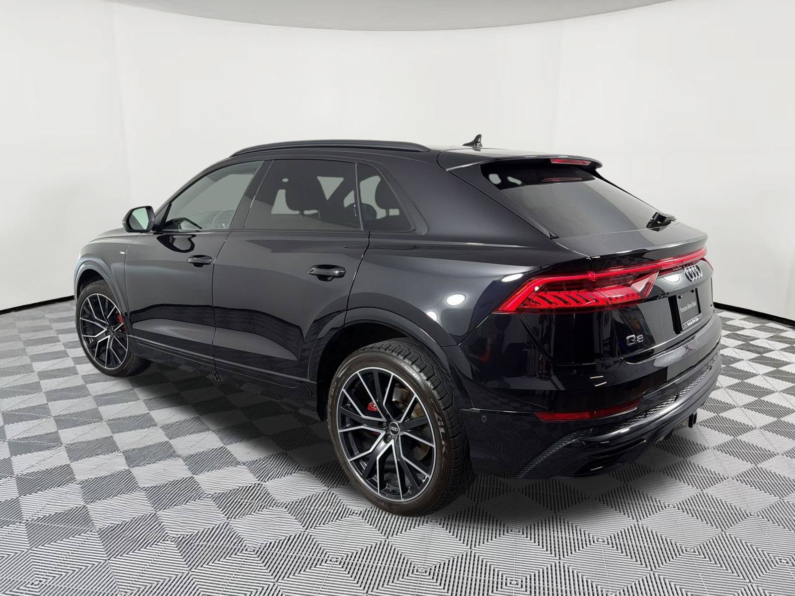 Q8 Premium Plus SUV