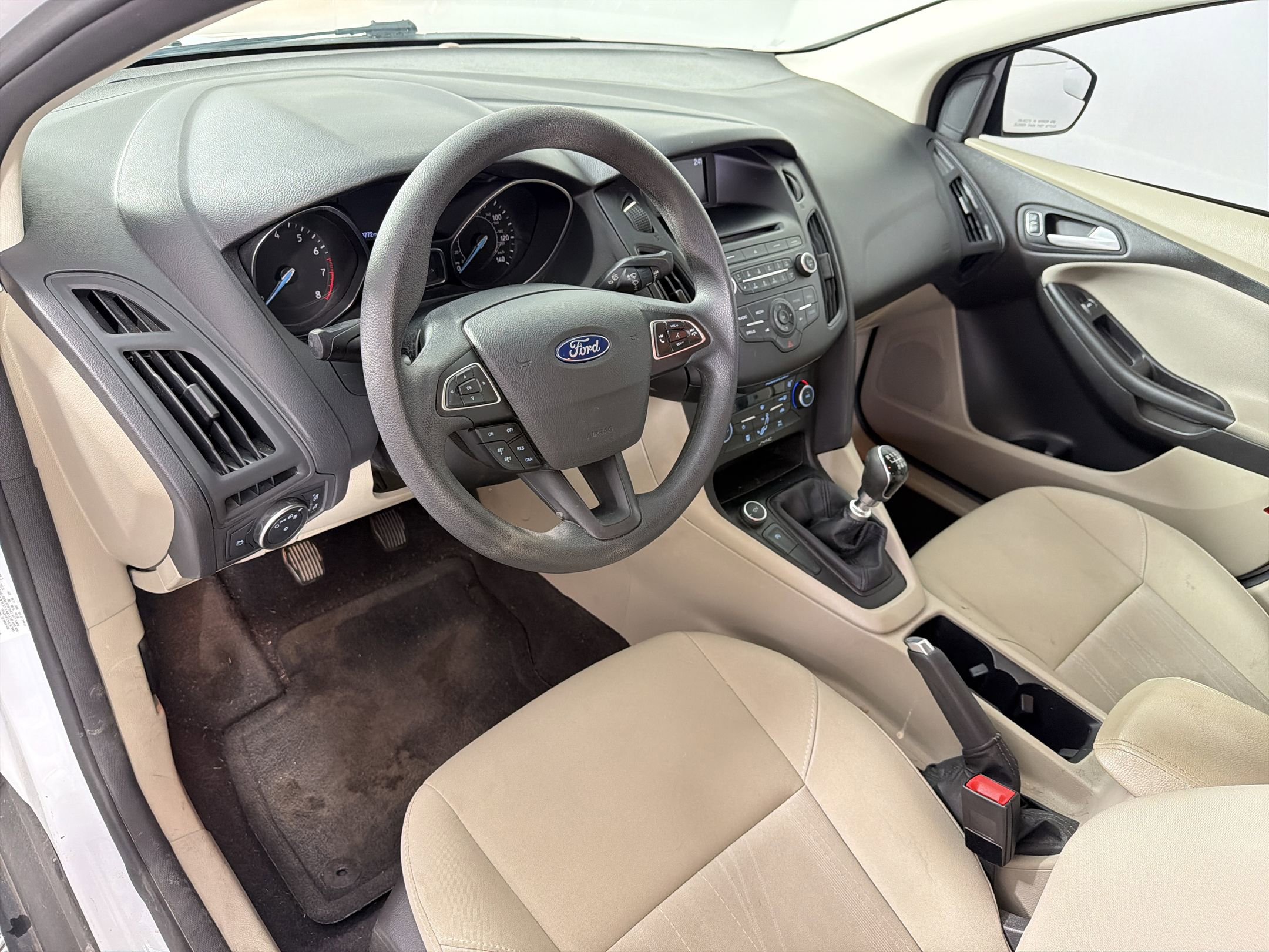Focus SE Sedan