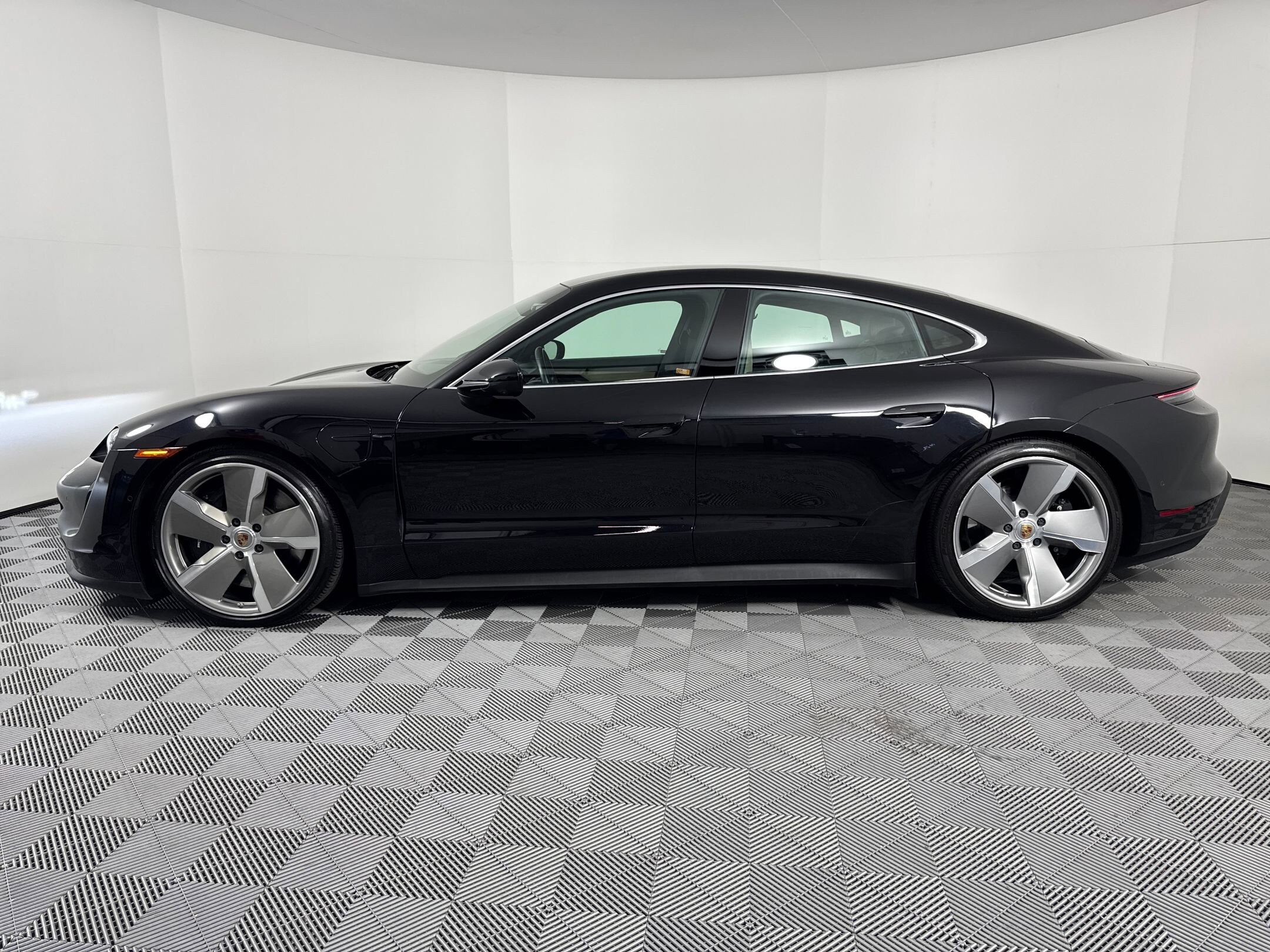 2020 Porsche Taycan 4S photo 2