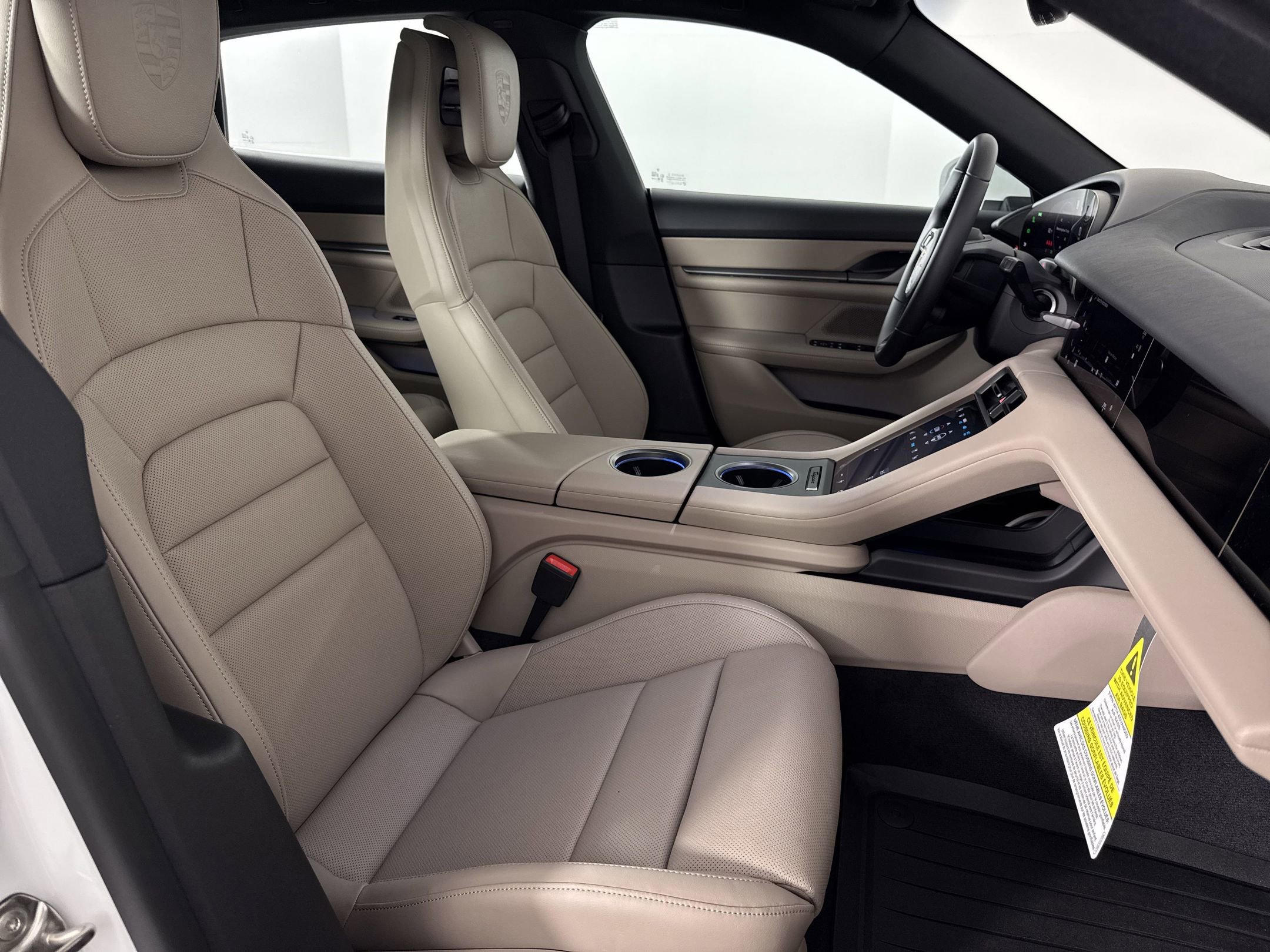 2025 Porsche Taycan Base - Photo 30