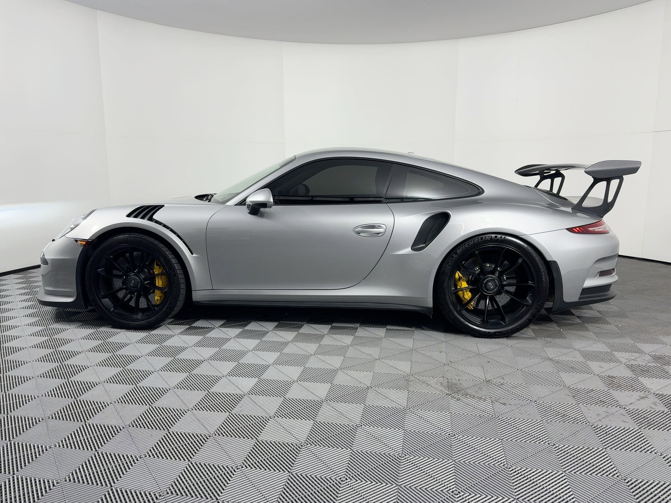 2016 Porsche 911 GT3 RS photo 2