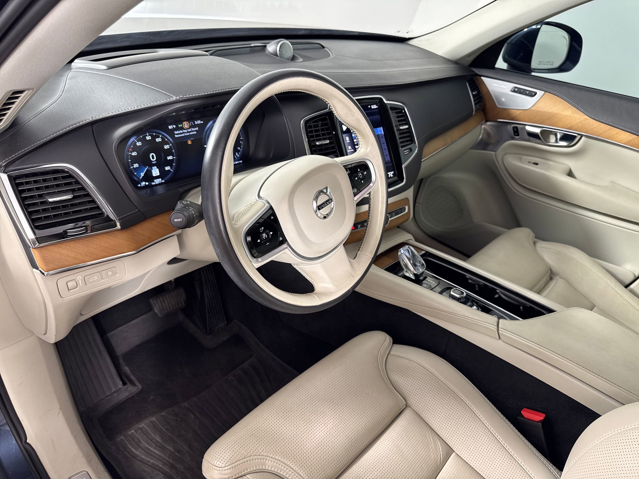 2020 Volvo XC90 T8 Inscription photo 4