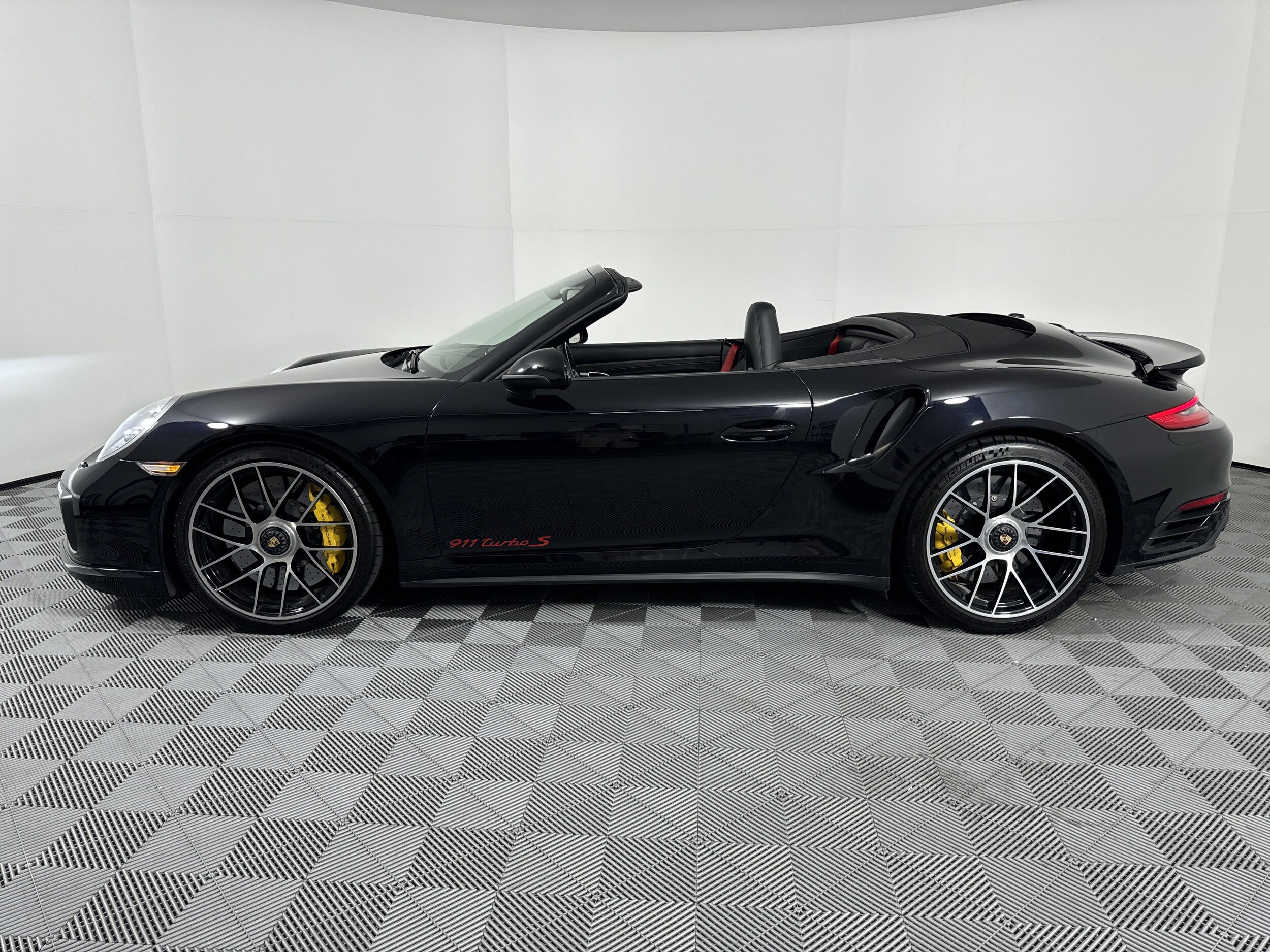2018 Porsche 911 Turbo S Cabriolet photo 2