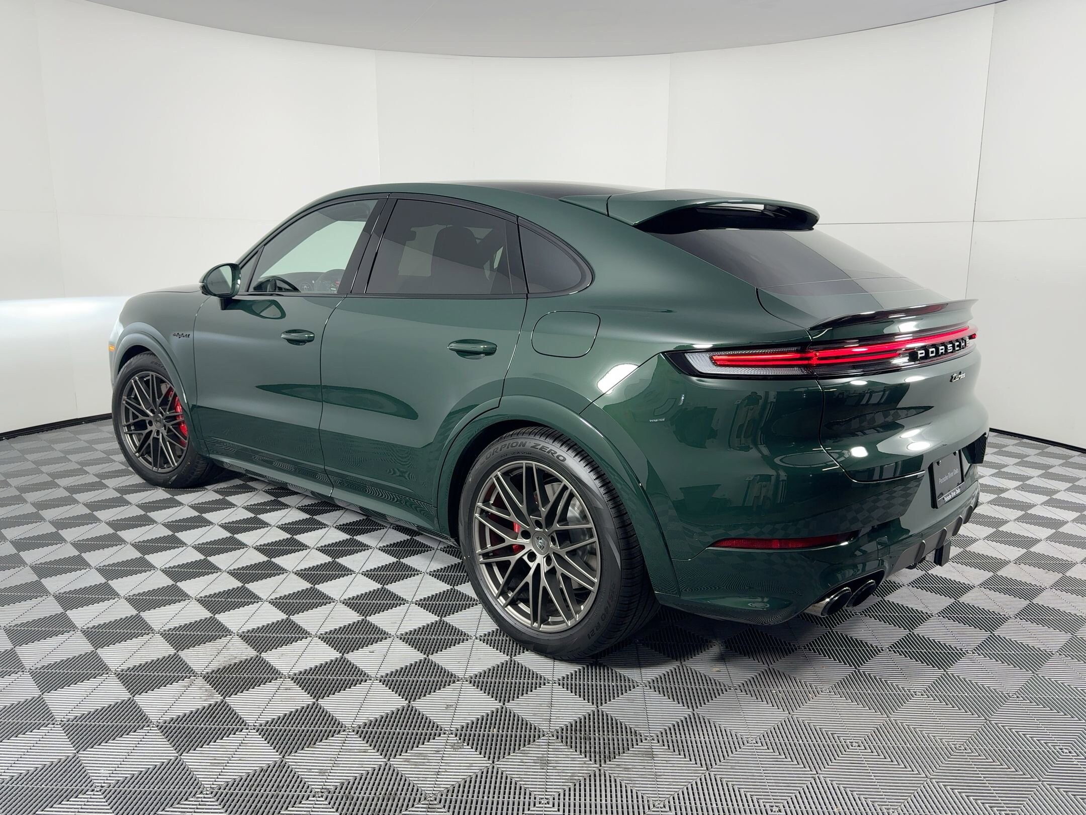 2026 Porsche Cayenne E-Hybrid Coupe Turbo photo 3
