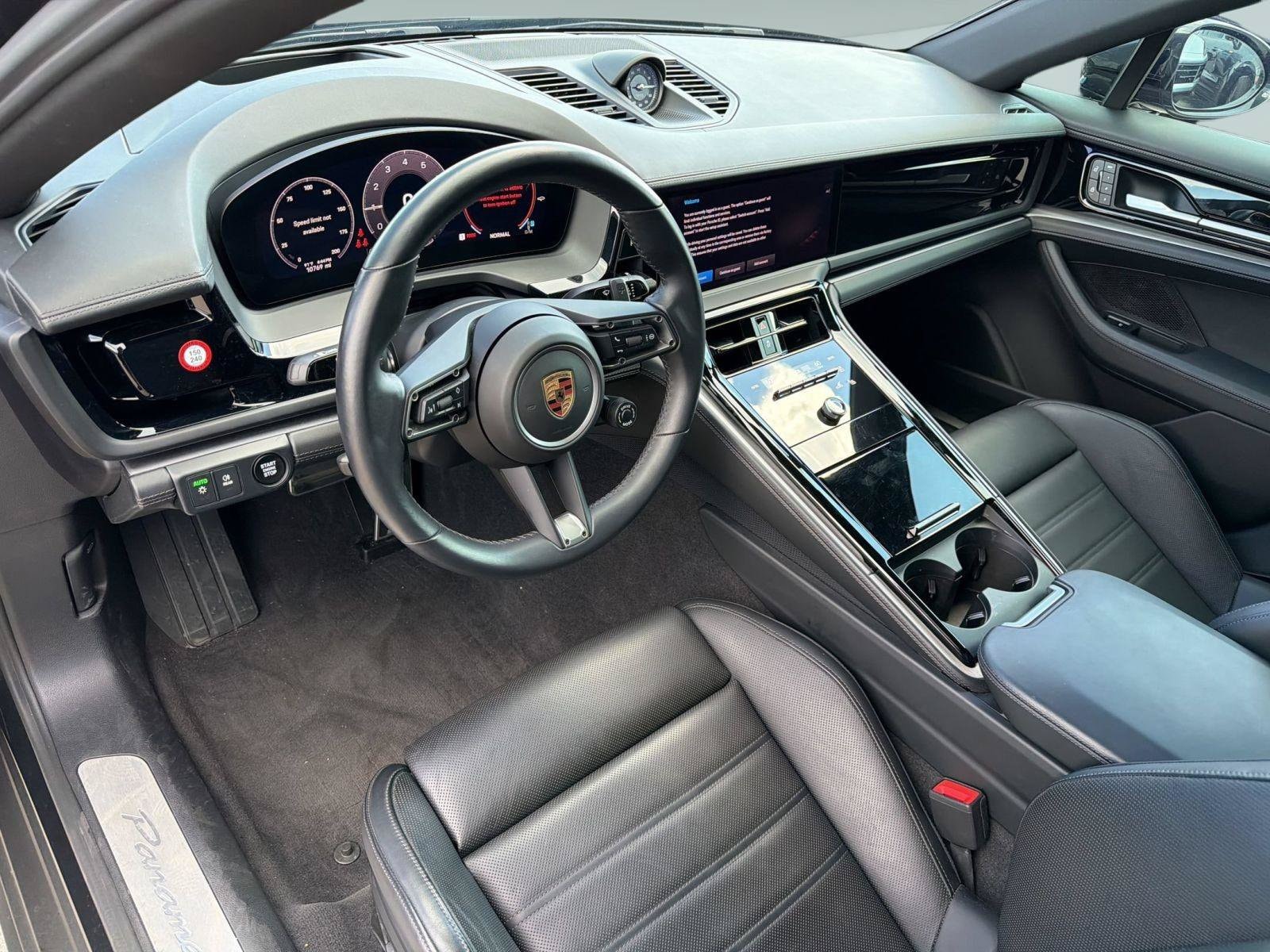 Panamera Panamera () Hatchback