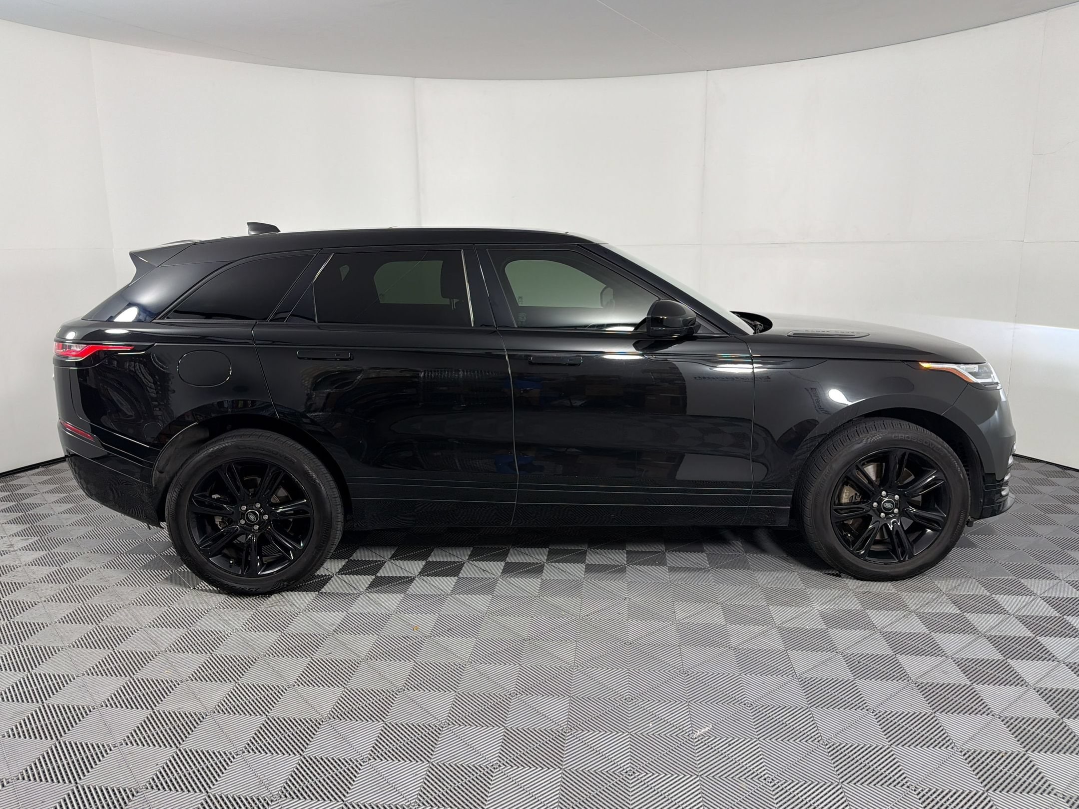 Range Rover Velar R-Dynamic S SUV