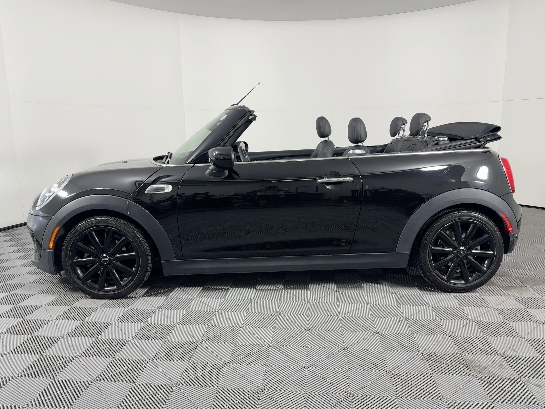 2020 Mini Cooper Convertible photo 2