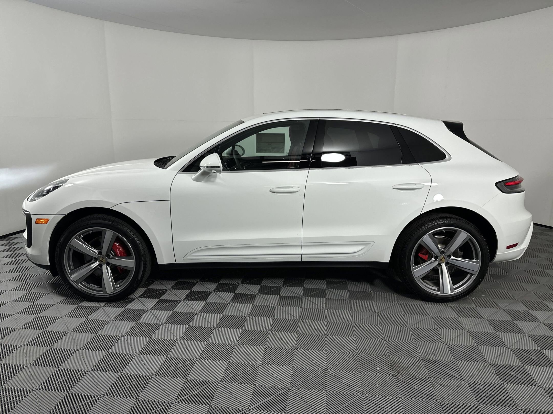 2025 Porsche Macan S photo 2