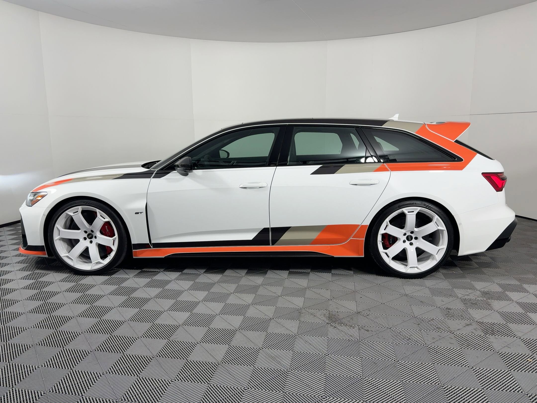 2025 Audi RS 6 Avant Performance Base photo 2