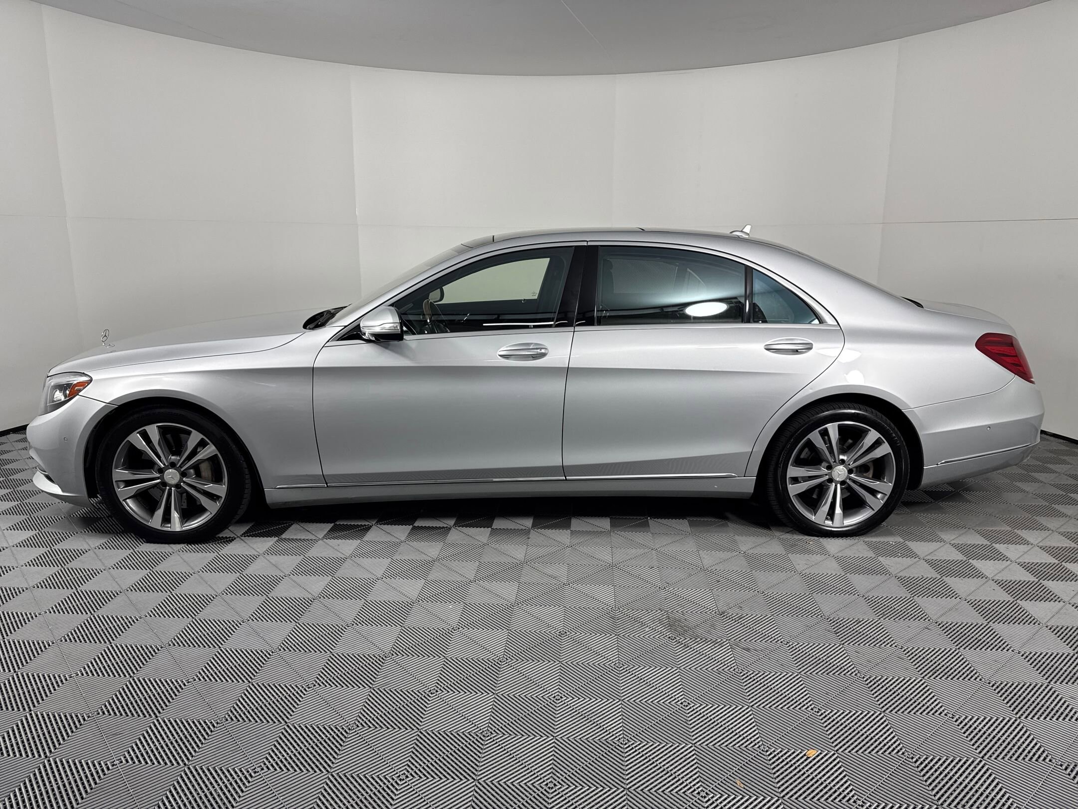 2014 Mercedes Benz S 550 photo 2