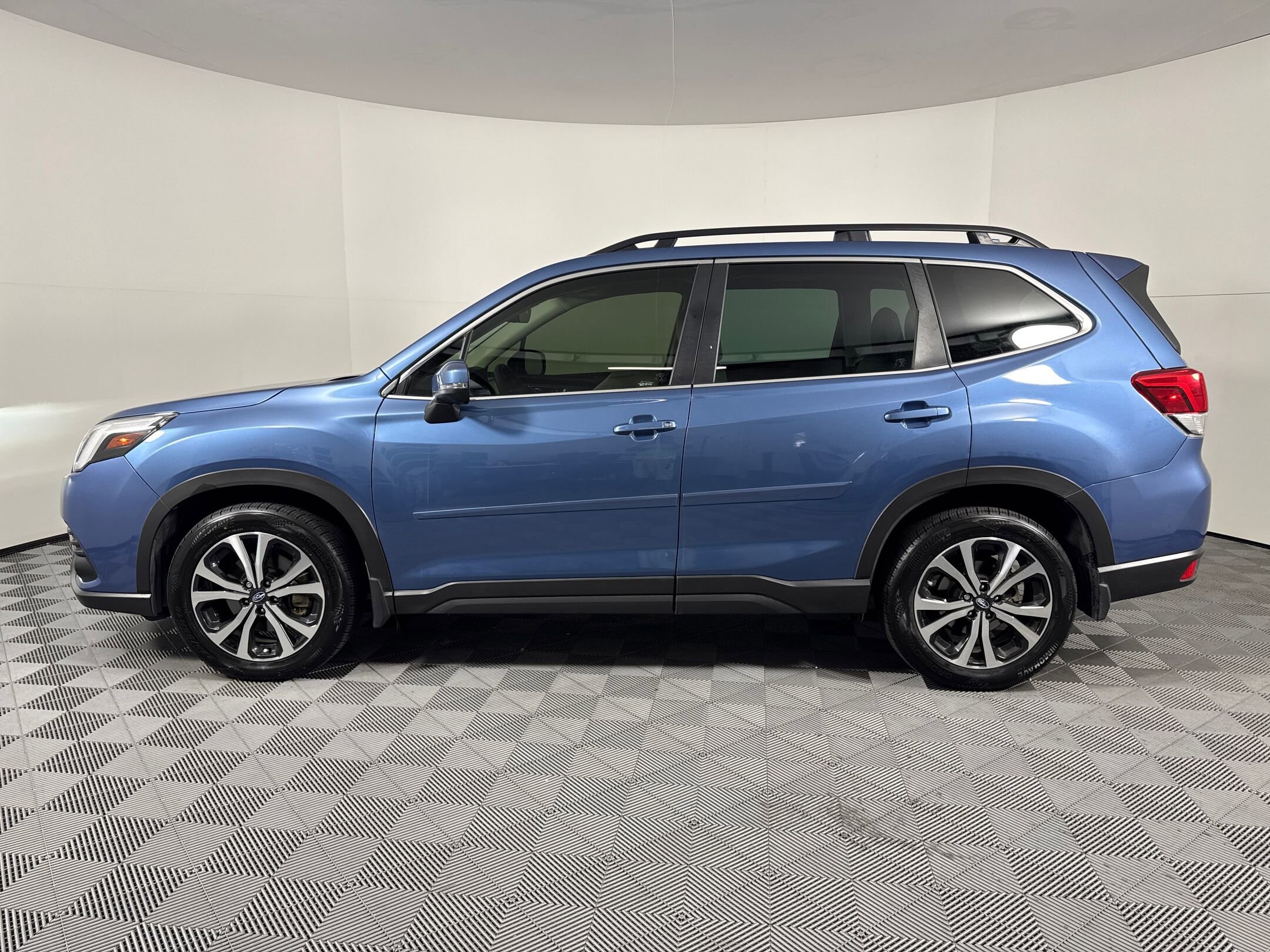 2023 Subaru Forester Limited photo 2