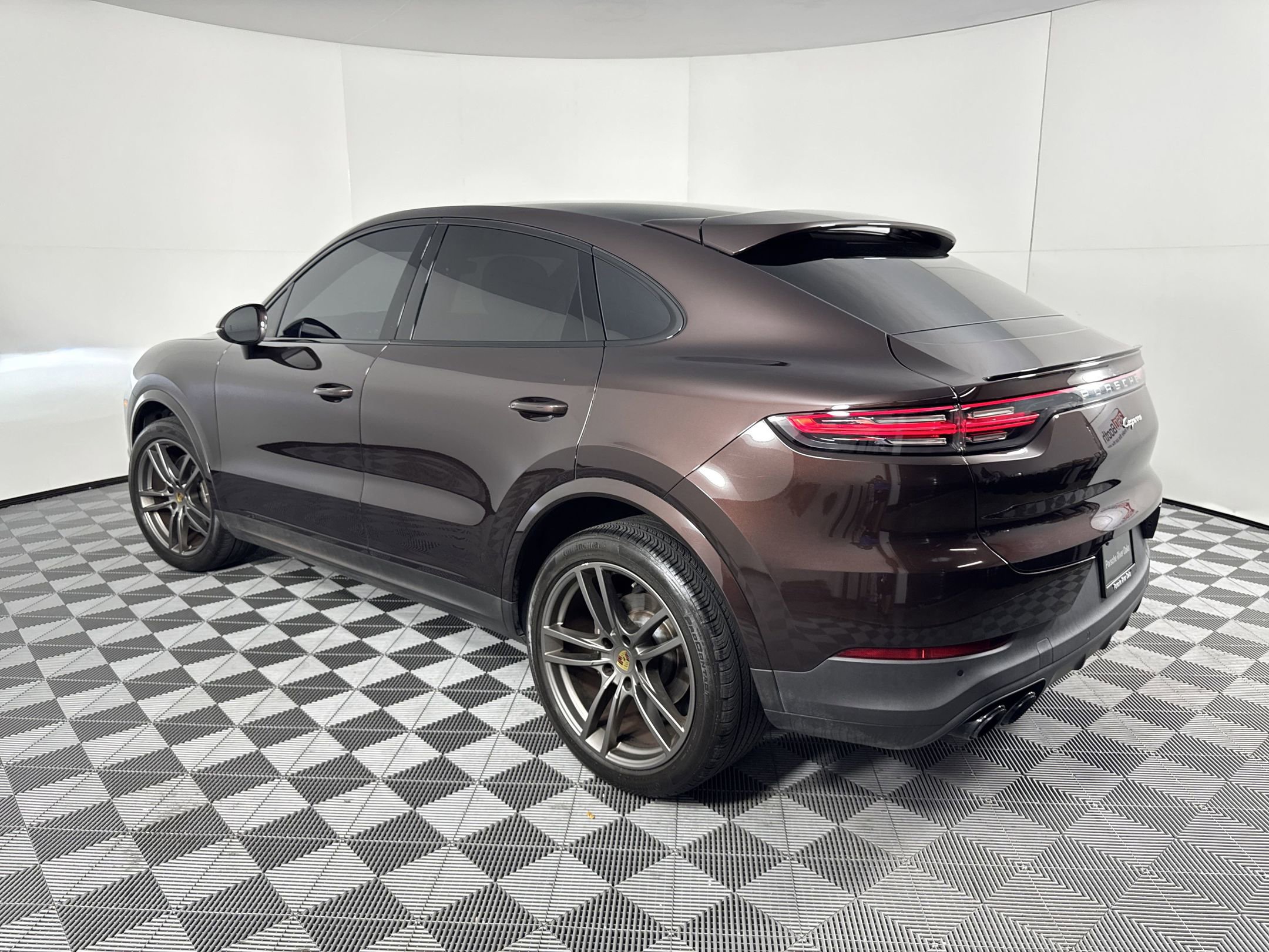 2023 Porsche Cayenne Platinum Edition photo 3