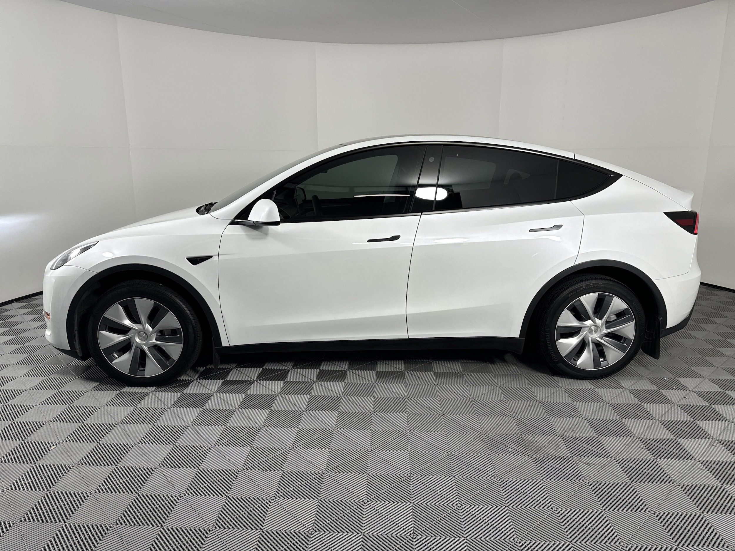 Used 2023 Tesla Model Y Long Range with VIN 7SAYGDEE3PA128917 for sale in Houston, TX