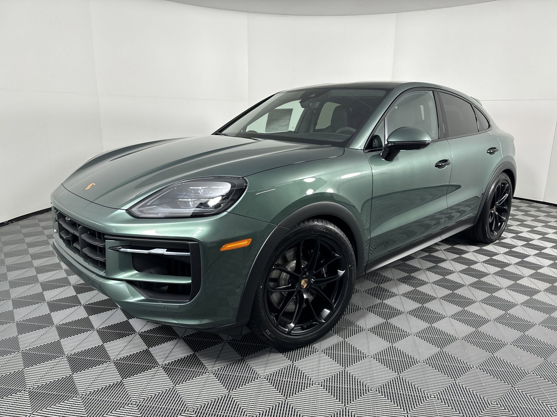 2025 Porsche Cayenne Coupe GTS