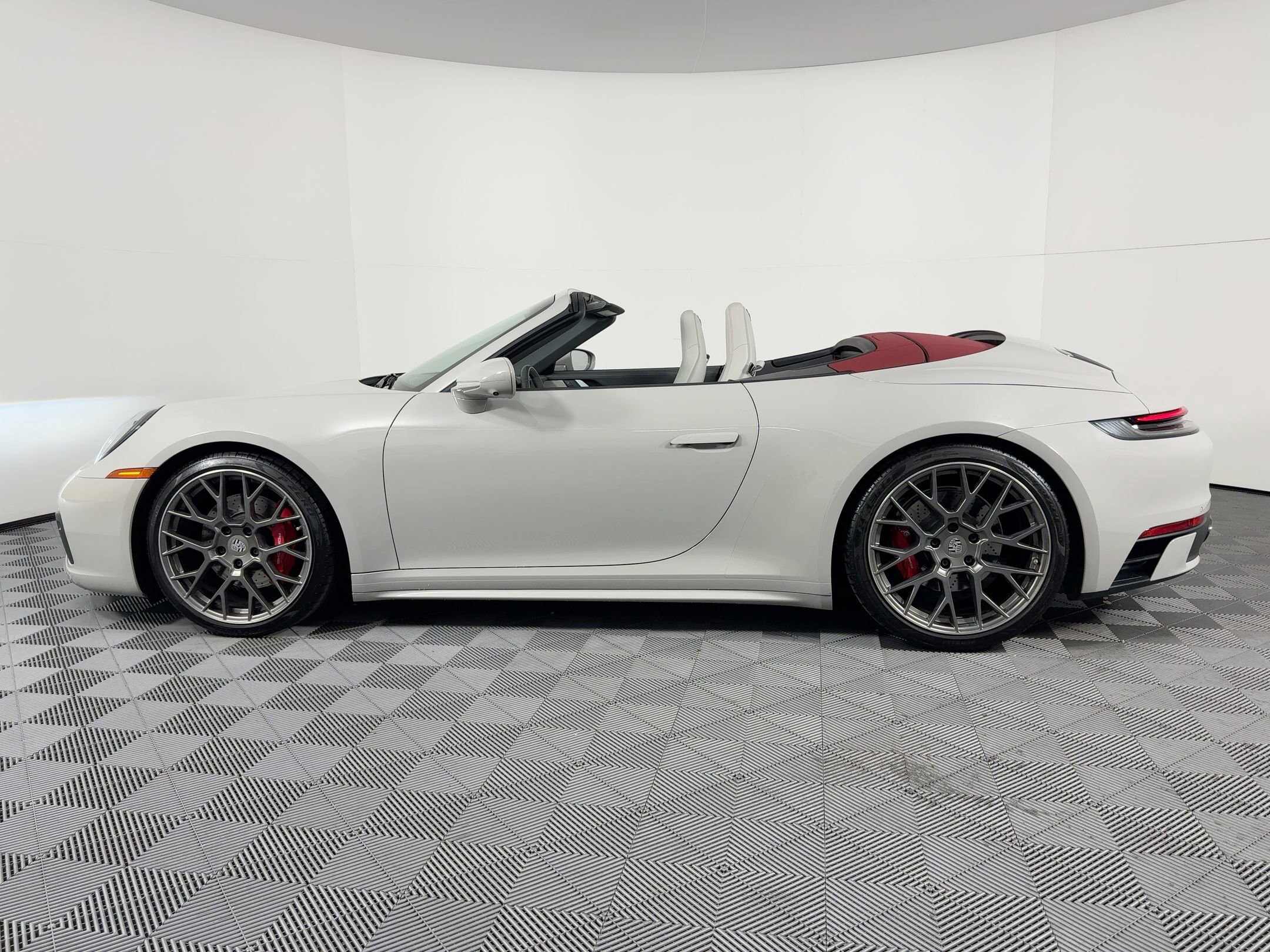 2022 Porsche 911 S Cabriolet photo 2