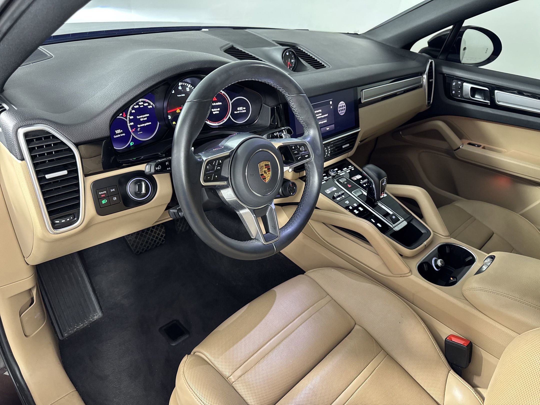 2023 Porsche Cayenne Platinum Edition photo 4