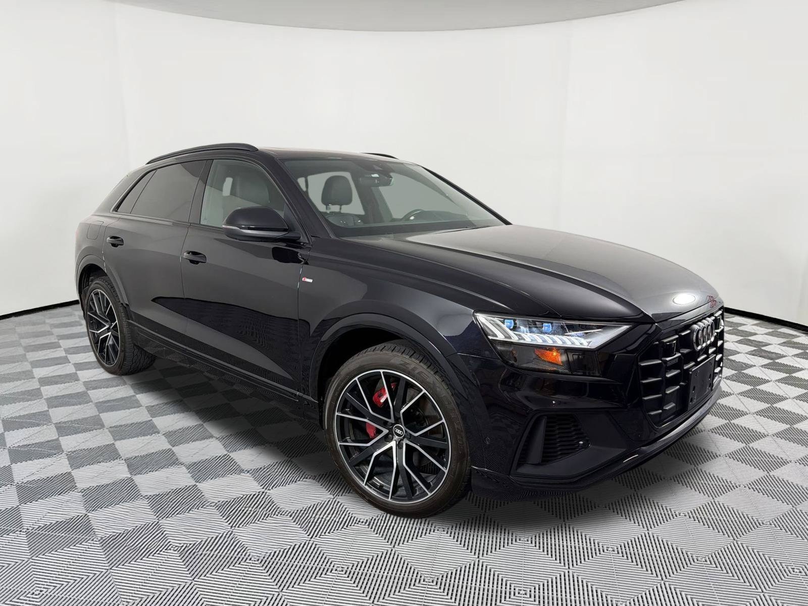 Q8 Premium Plus SUV