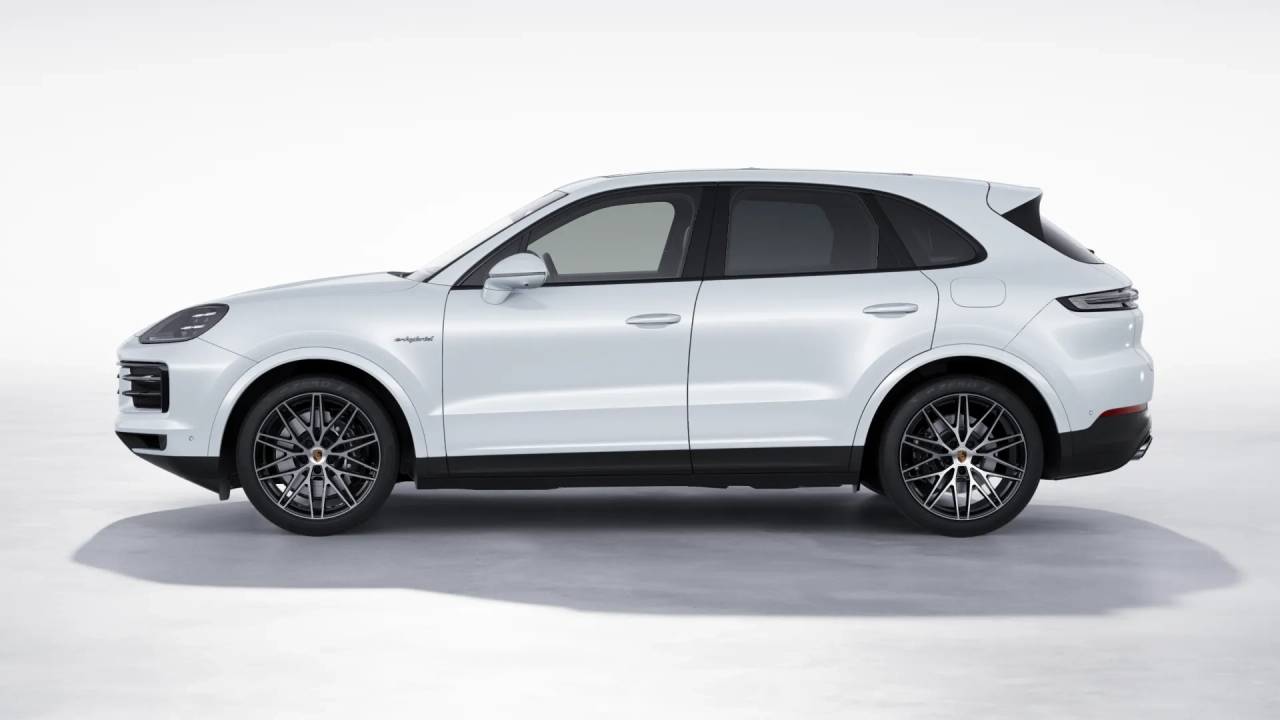 2026 Porsche Cayenne E-Hybrid photo 2