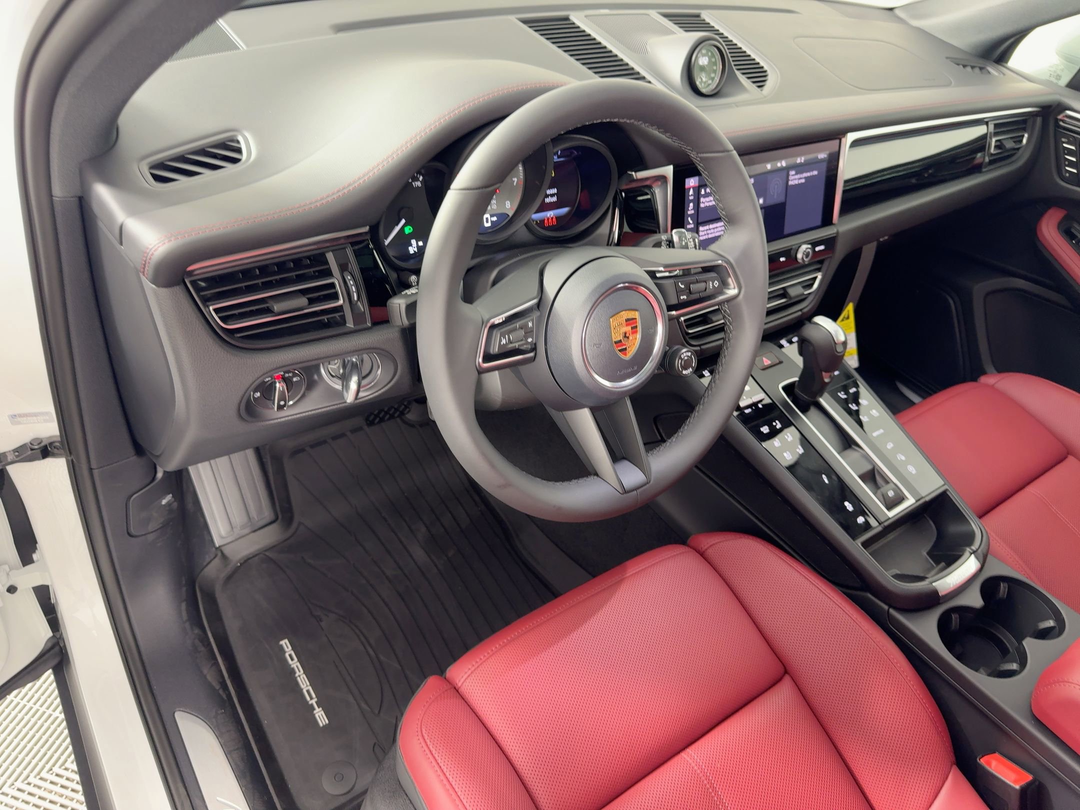 2026 Porsche Macan S photo 4