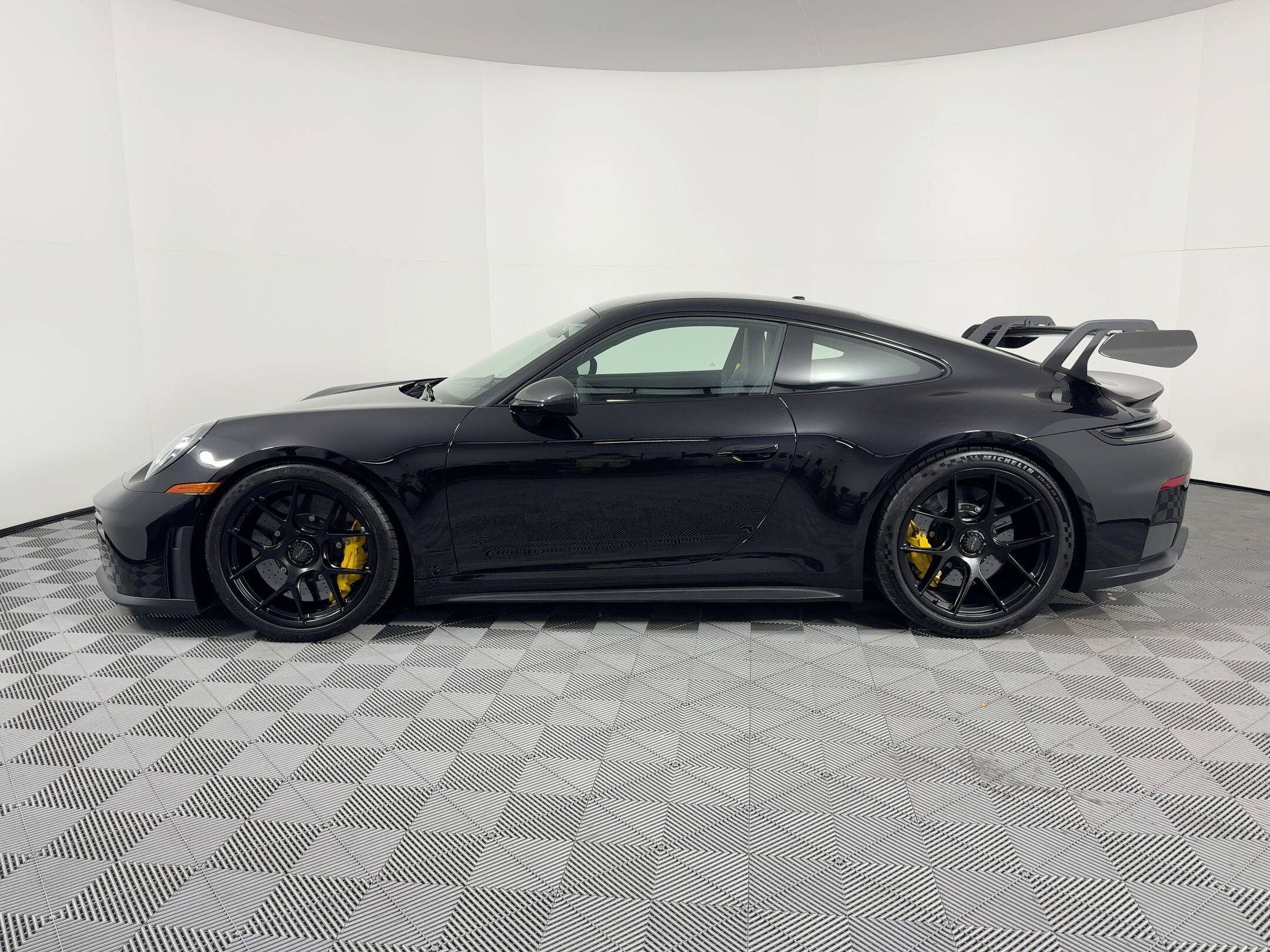 2025 Porsche 911 GT3 photo 2