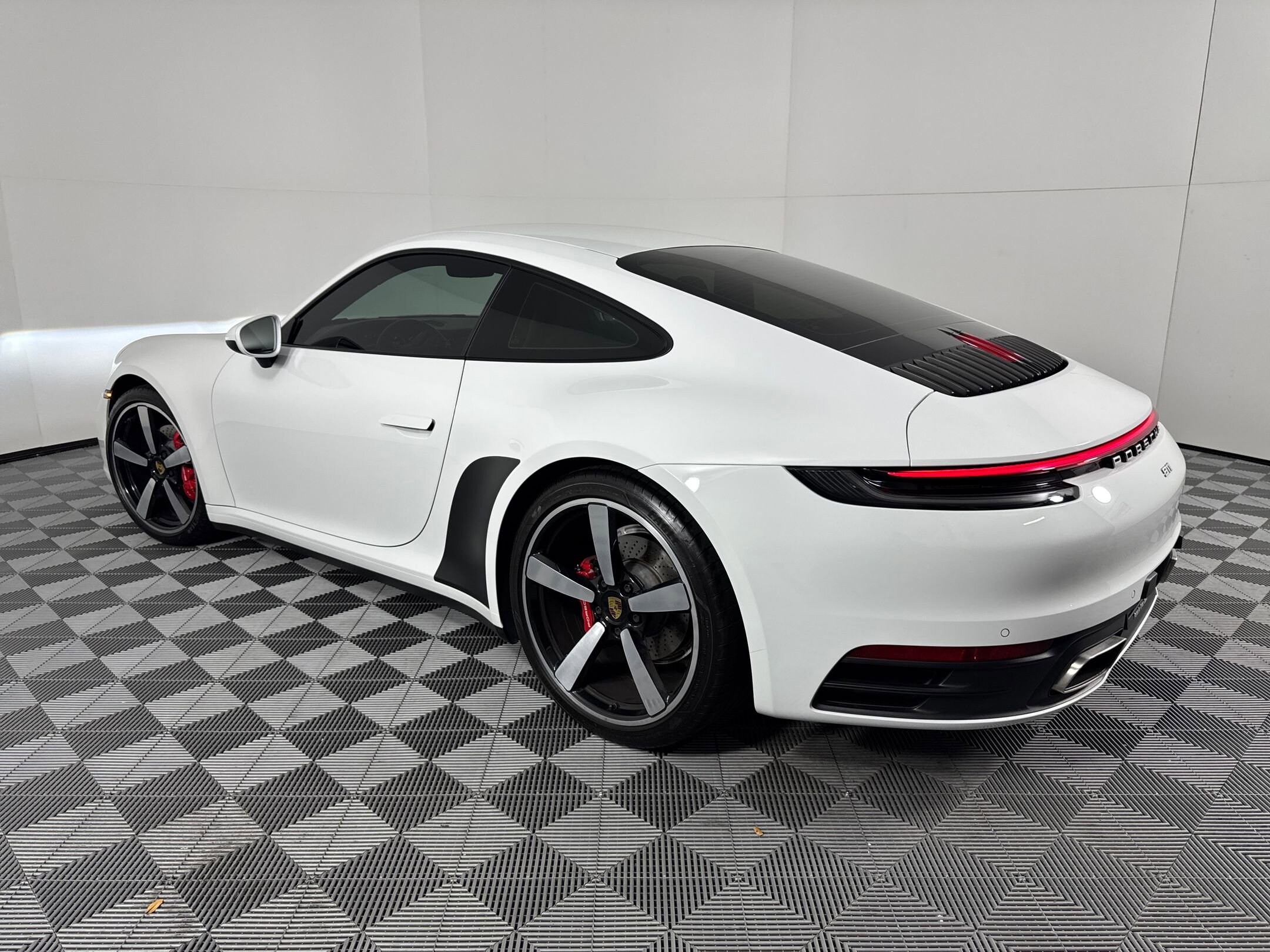 2021 Porsche 911 Coupe photo 3