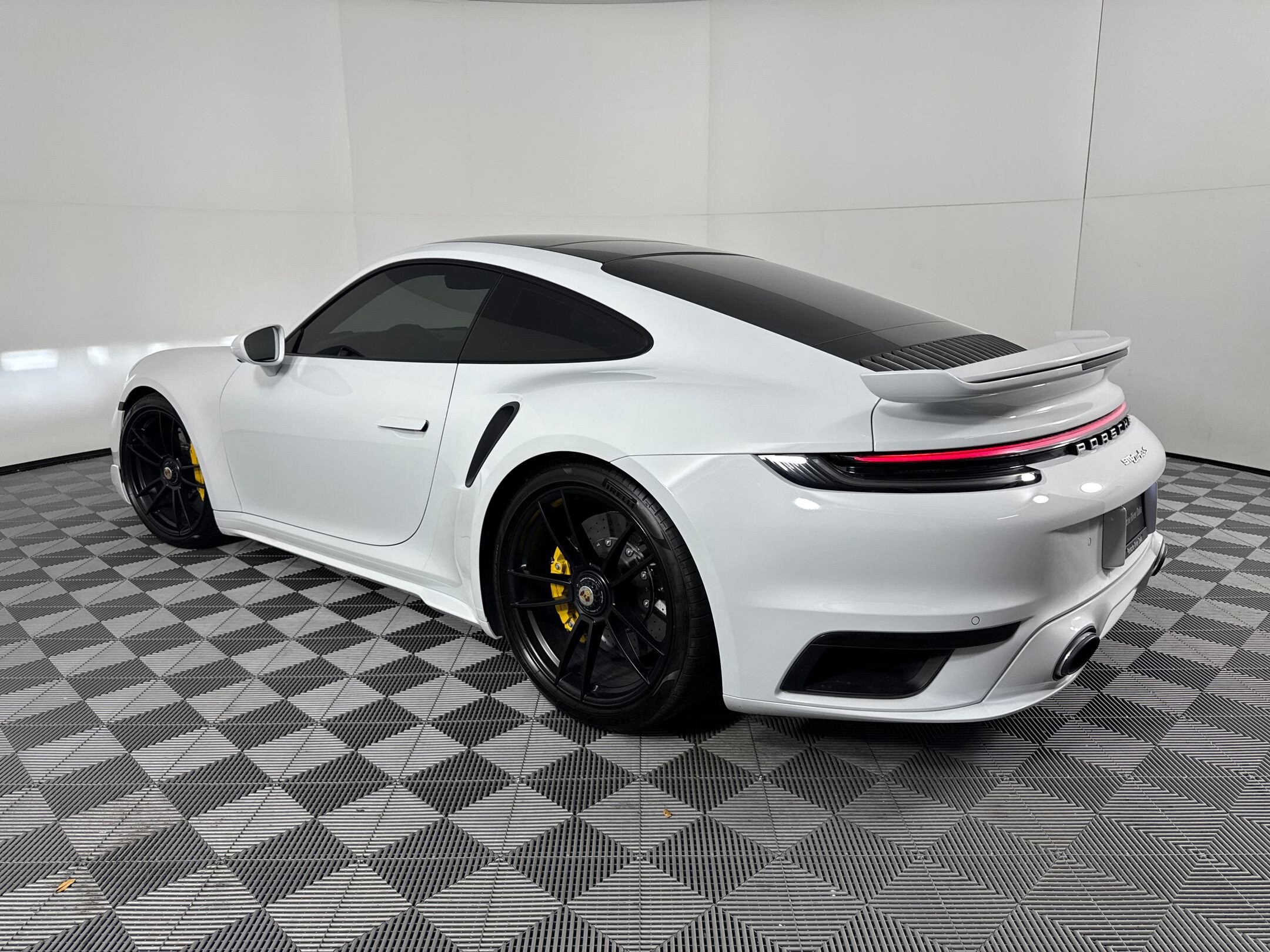 2021 Porsche 911 Turbo S photo 3