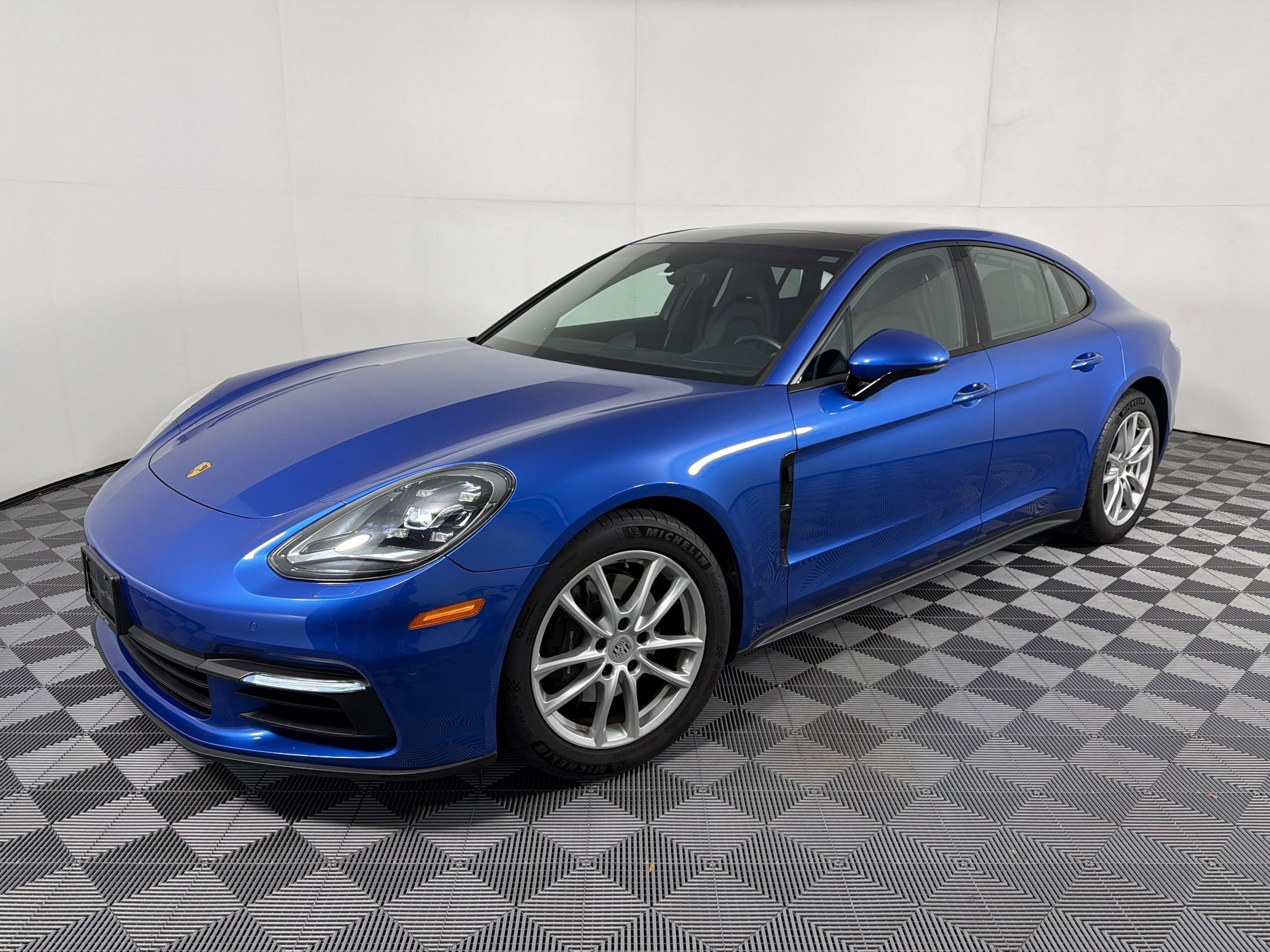 2019 Porsche Panamera Sedan 2019 Porsche Panamera Sedan
