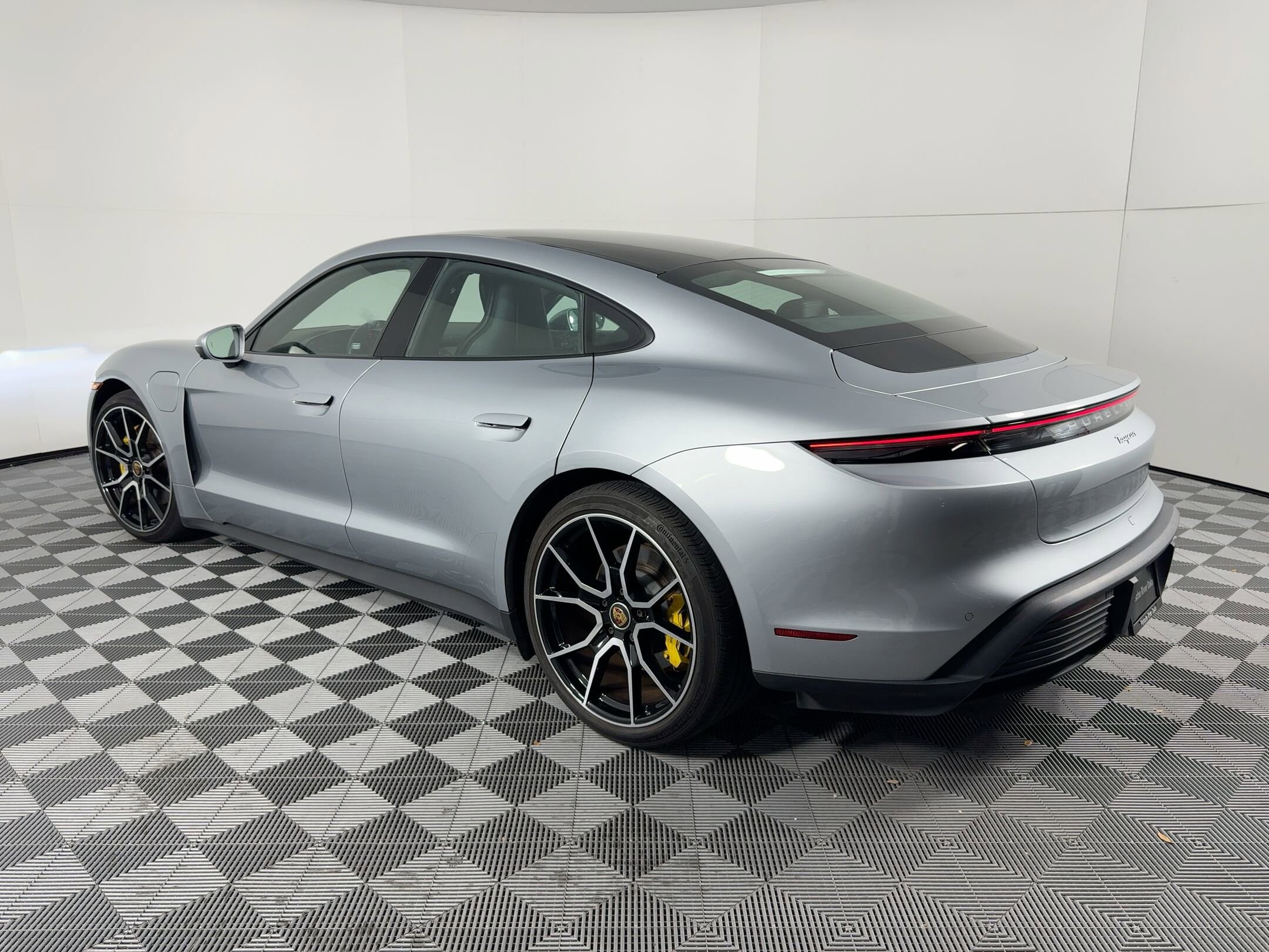 2023 Porsche Taycan photo 3