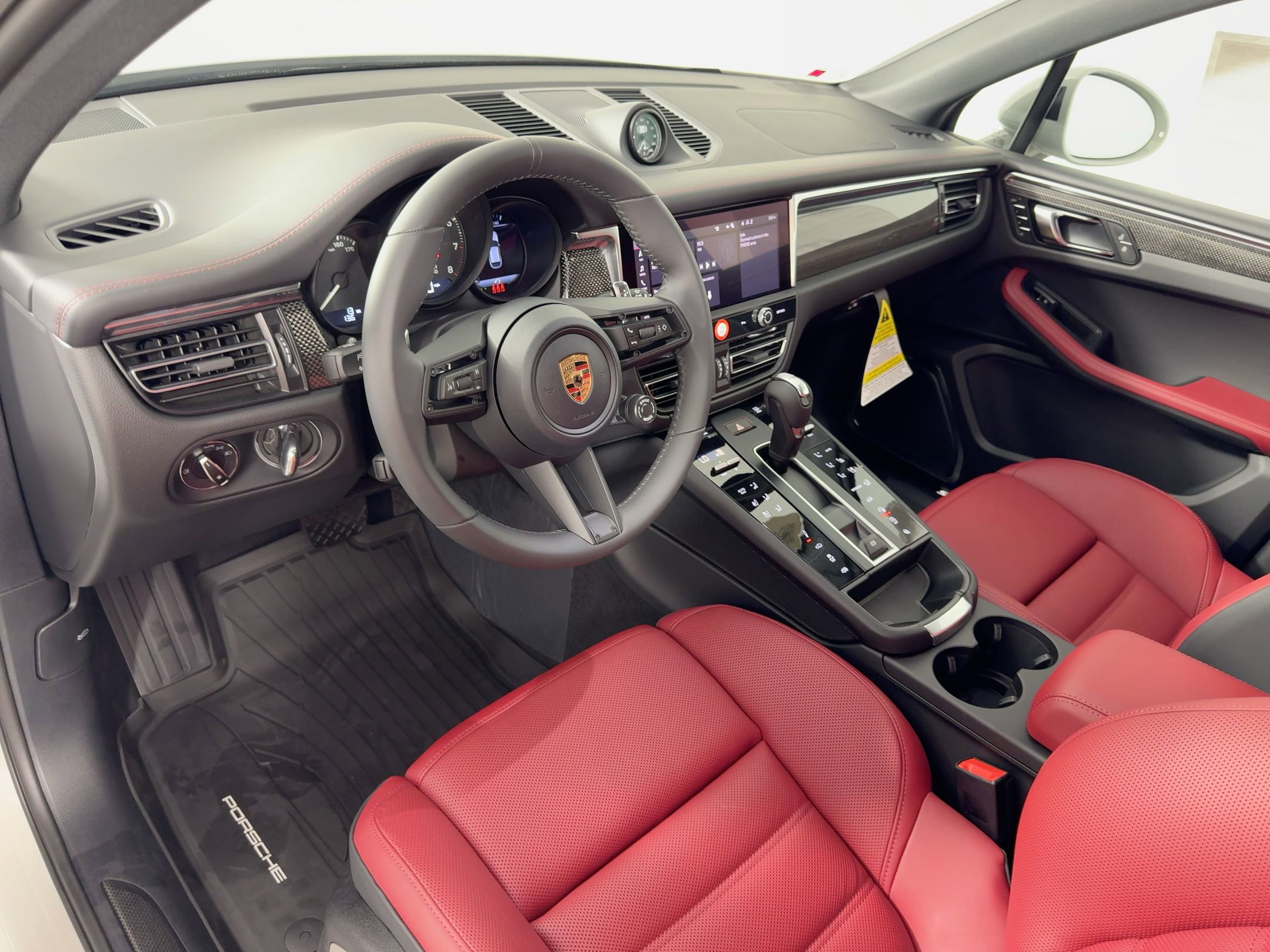 2026 Porsche Macan GTS photo 3