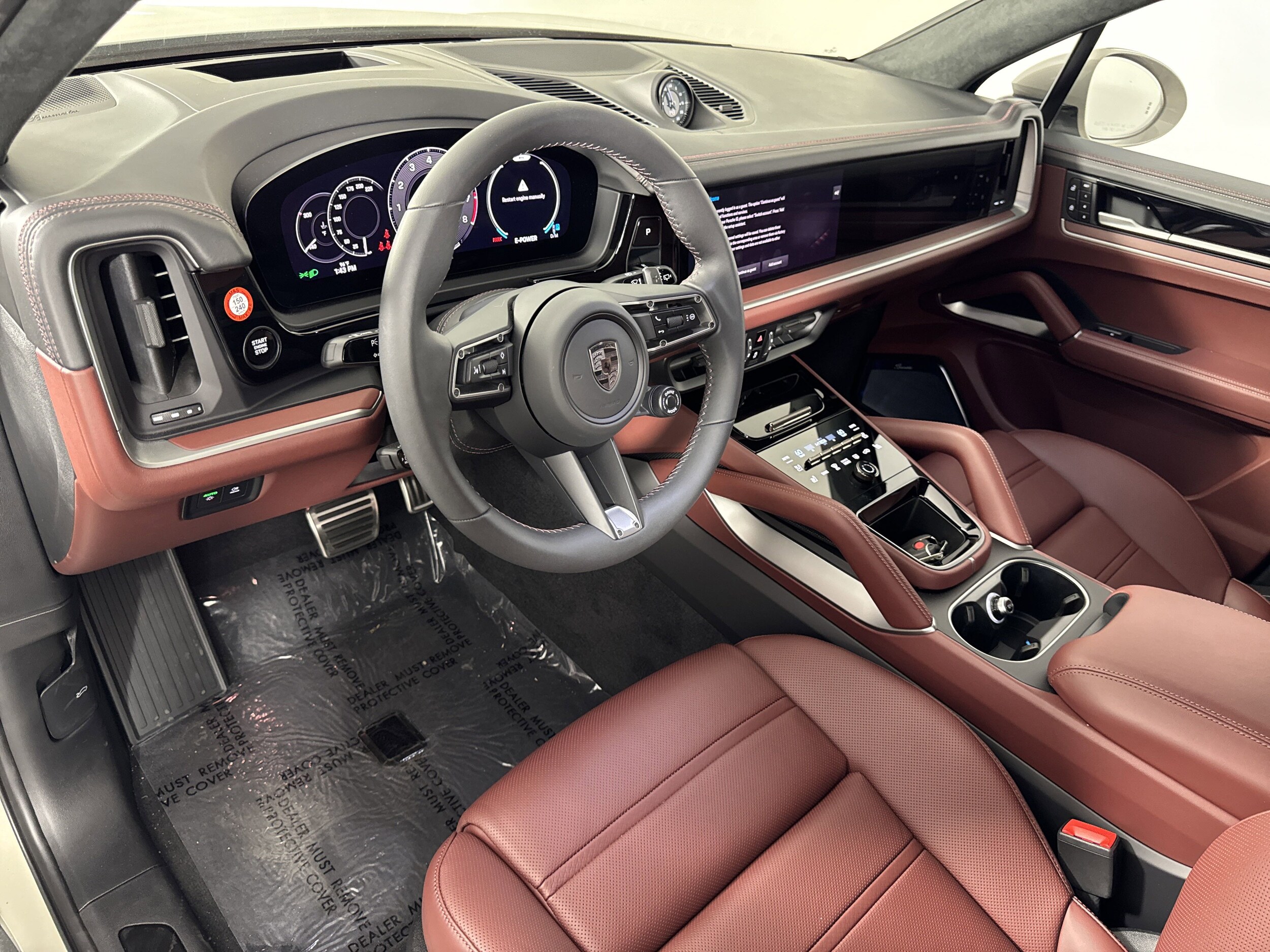 2025 Porsche Cayenne E-Hybrid Turbo photo 4