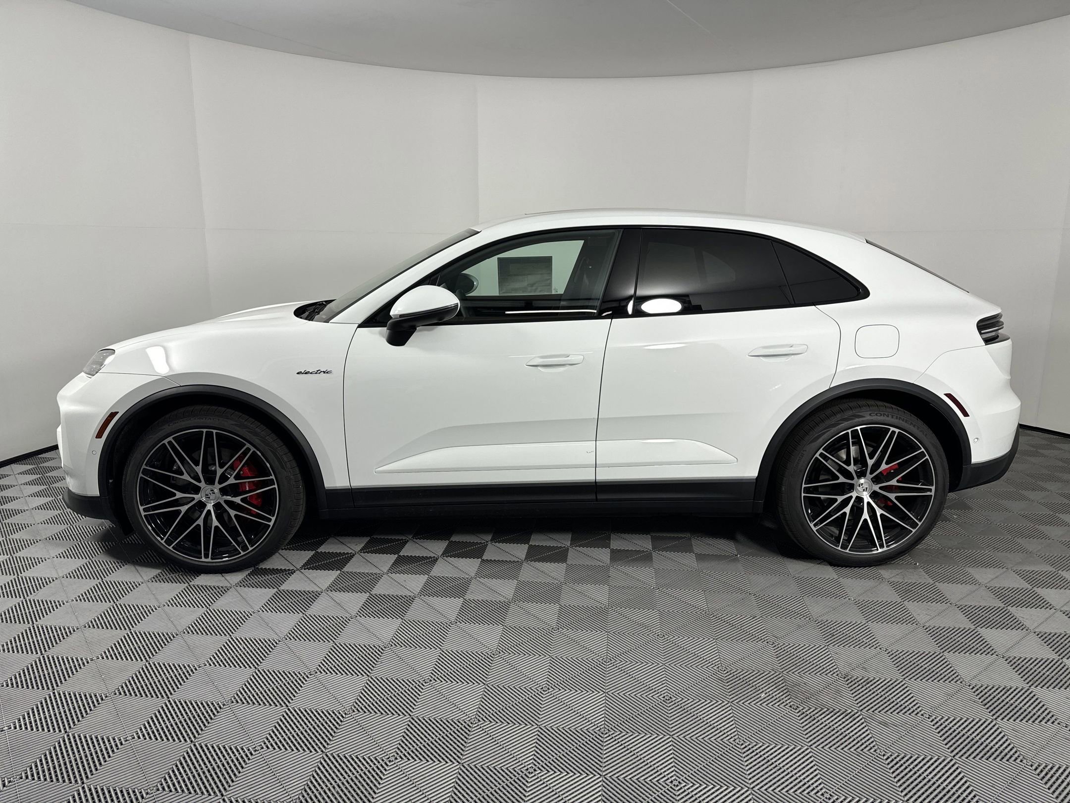 Used 2025 Porsche Macan S with VIN WP1AB2XA4SL153180 for sale in Houston, TX