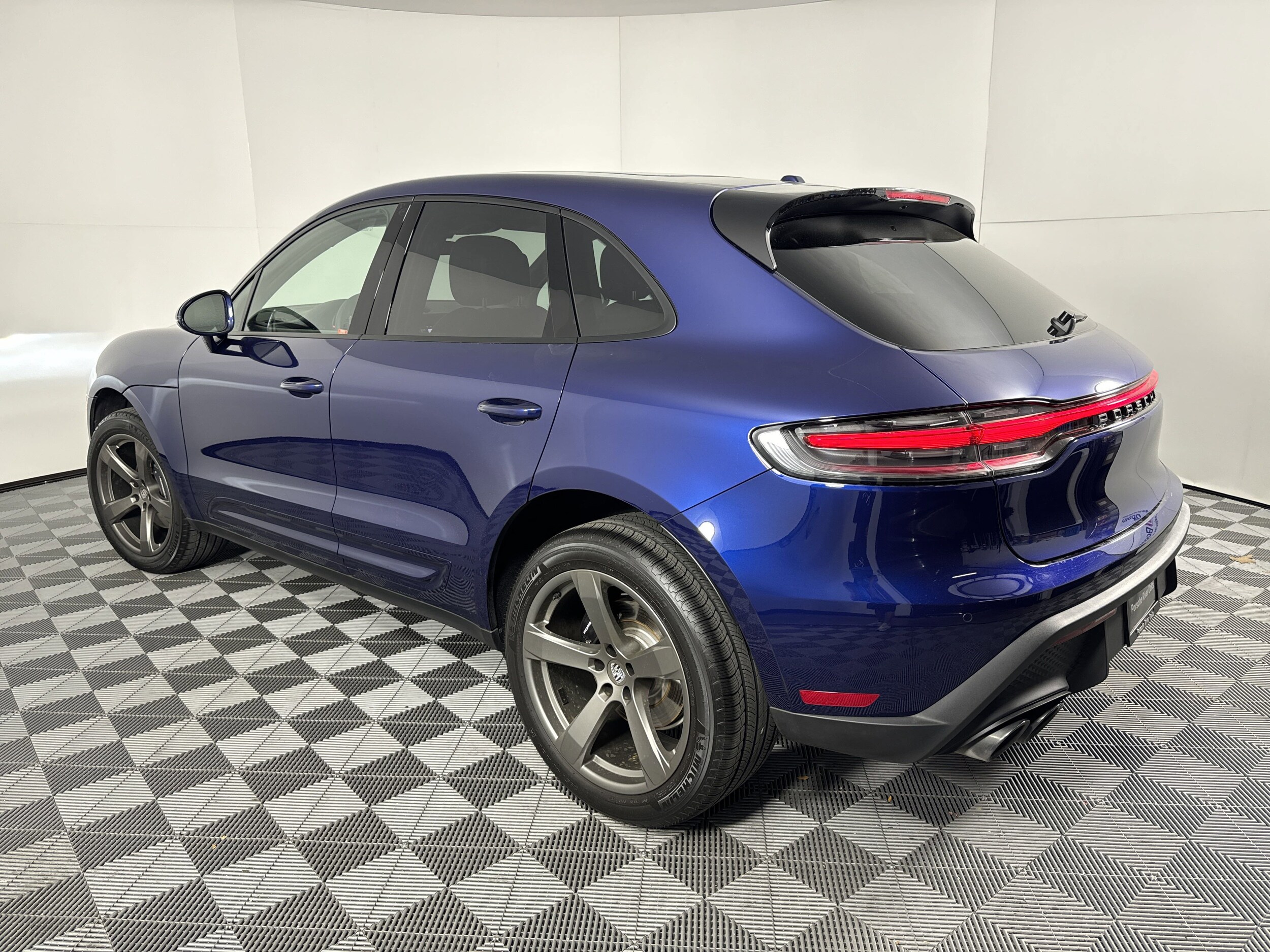 2025 Porsche Macan T photo 3